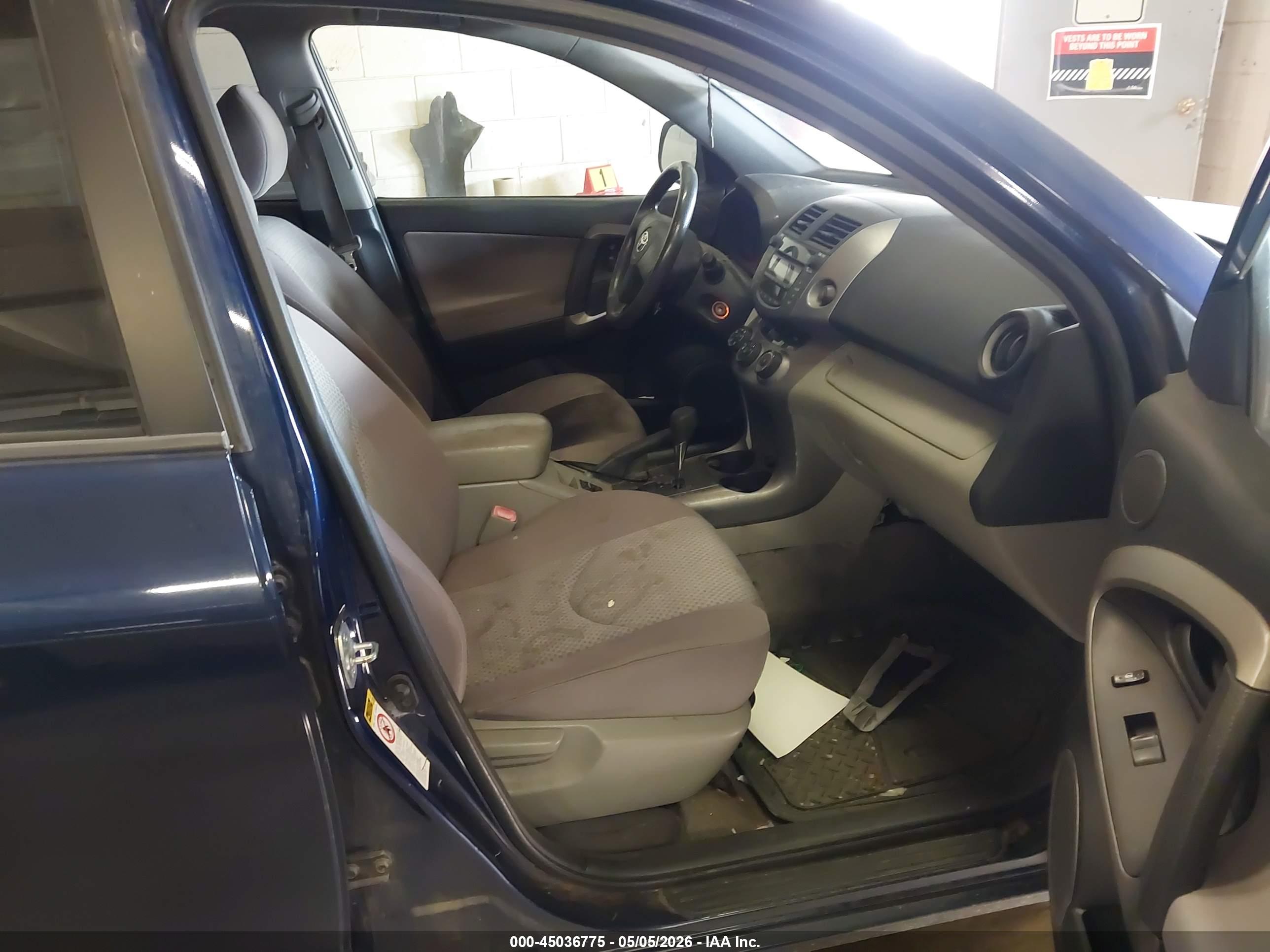 TOYOTA RAV4 image 5