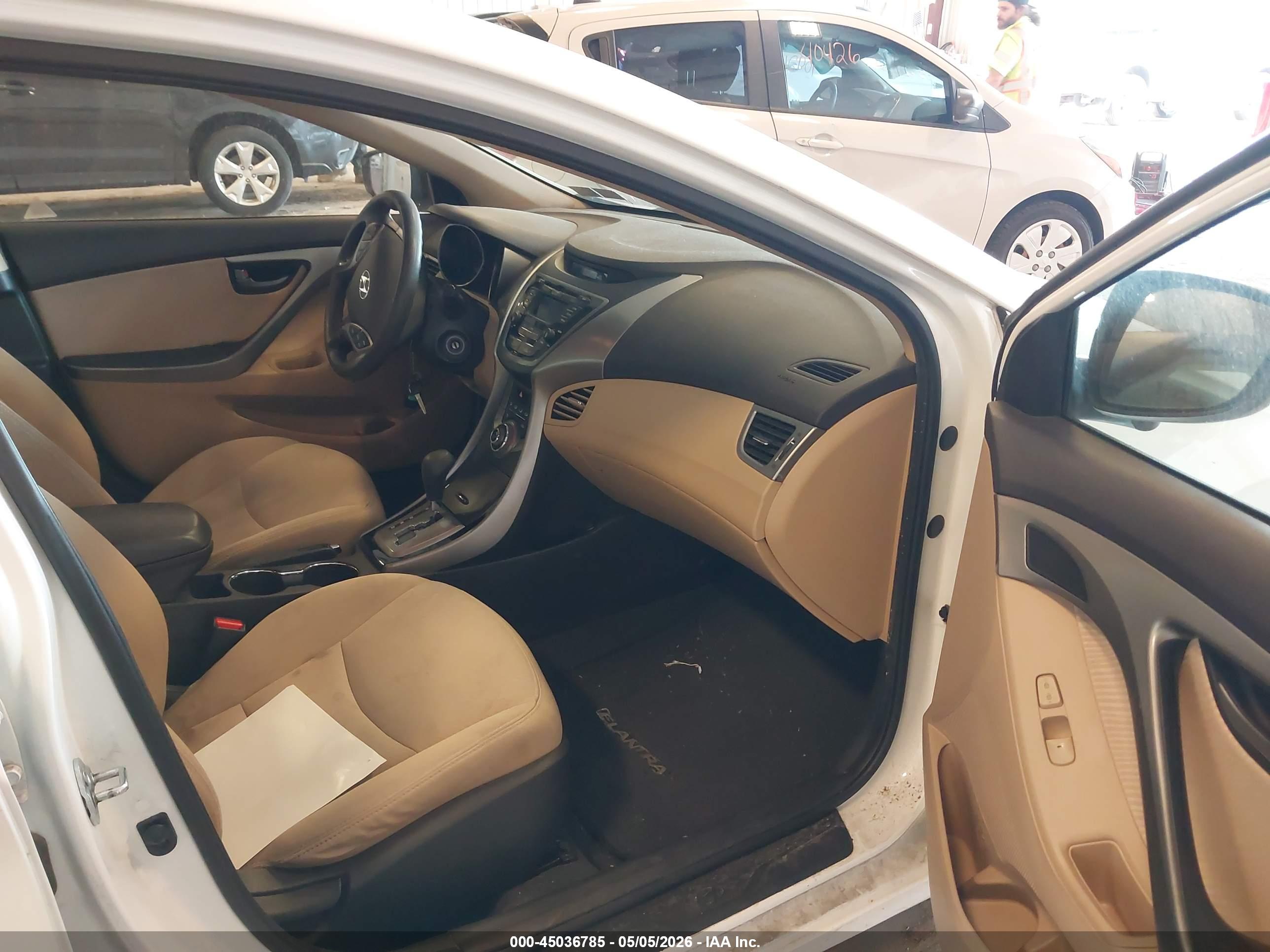 HYUNDAI ELANTRA image 5