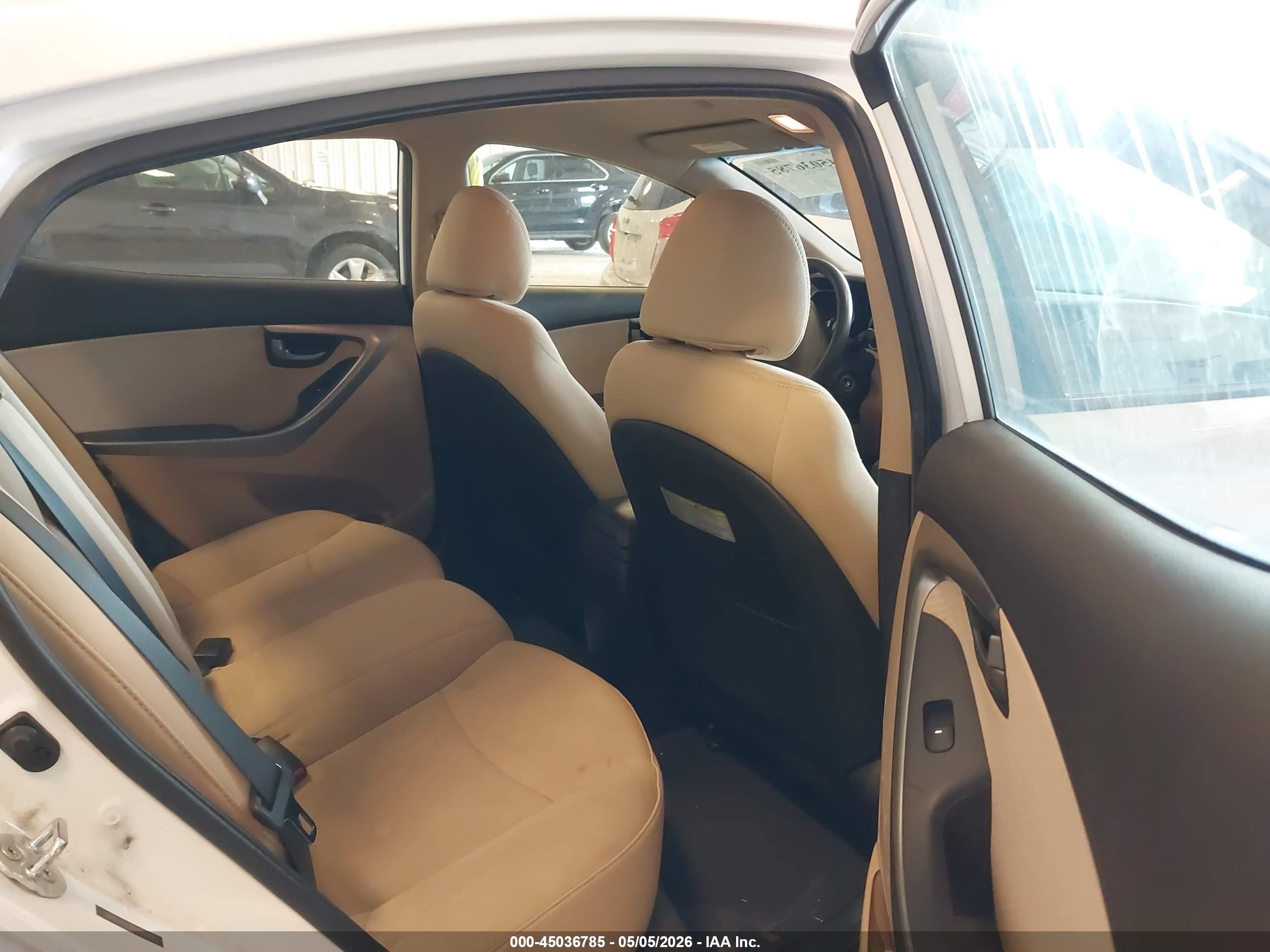 HYUNDAI ELANTRA image 8