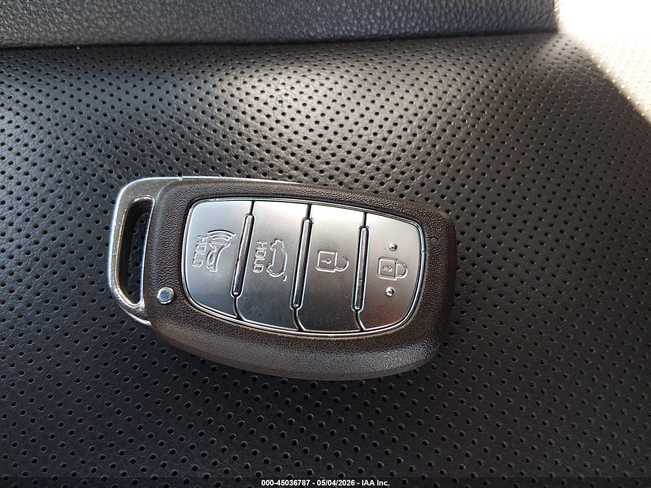 HYUNDAI TUCSON image 11