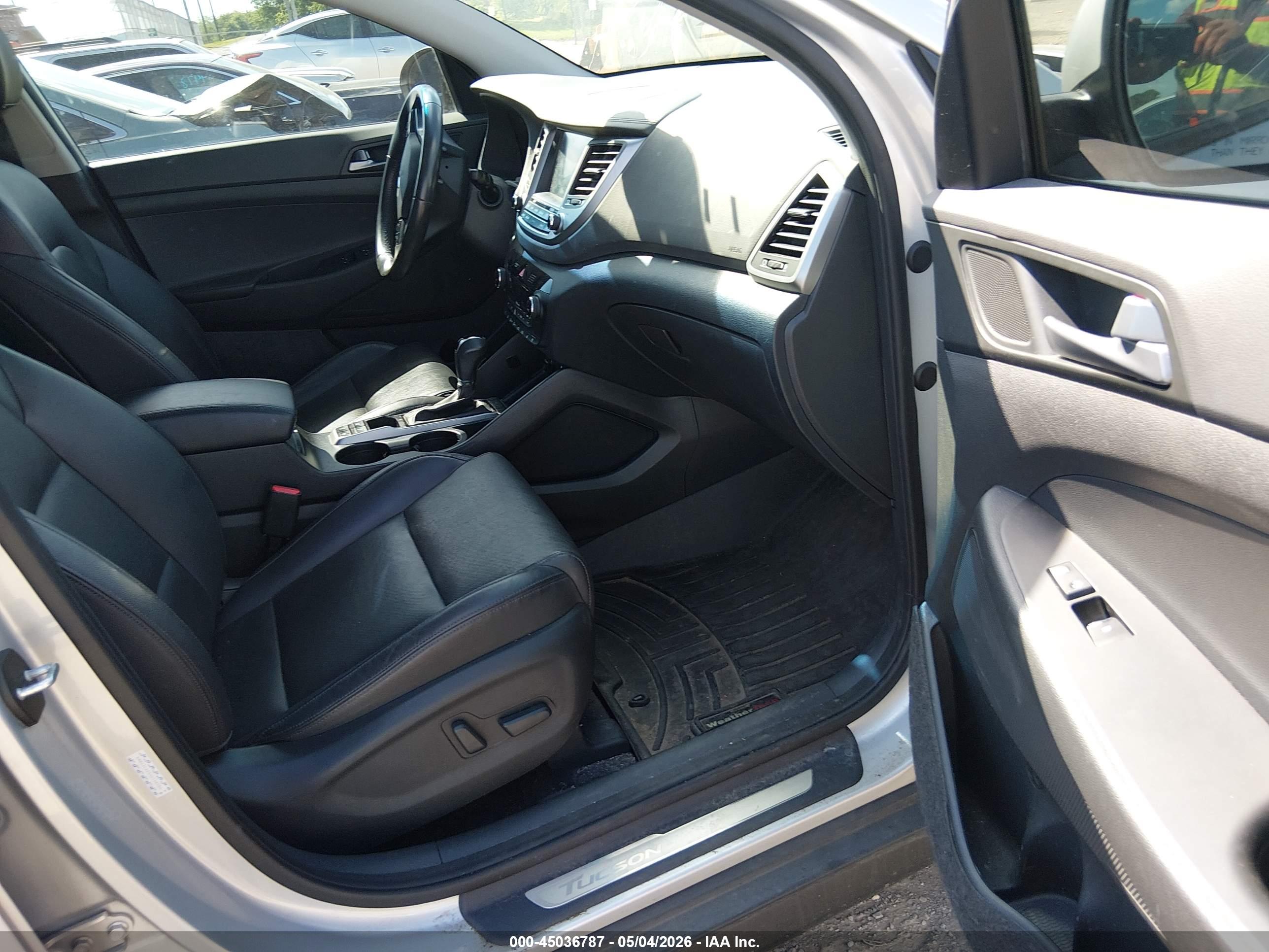 HYUNDAI TUCSON image 5