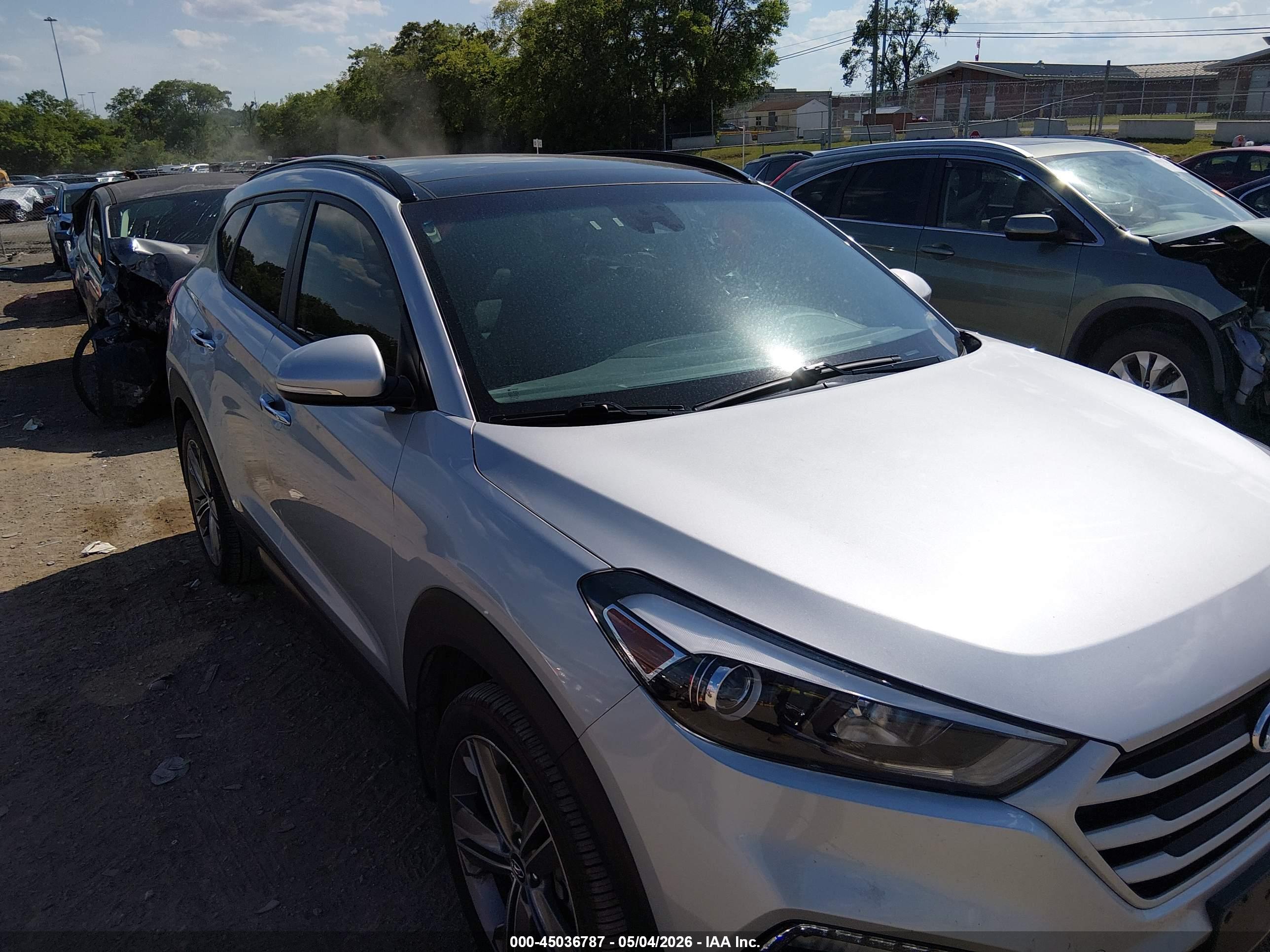 HYUNDAI TUCSON image 6