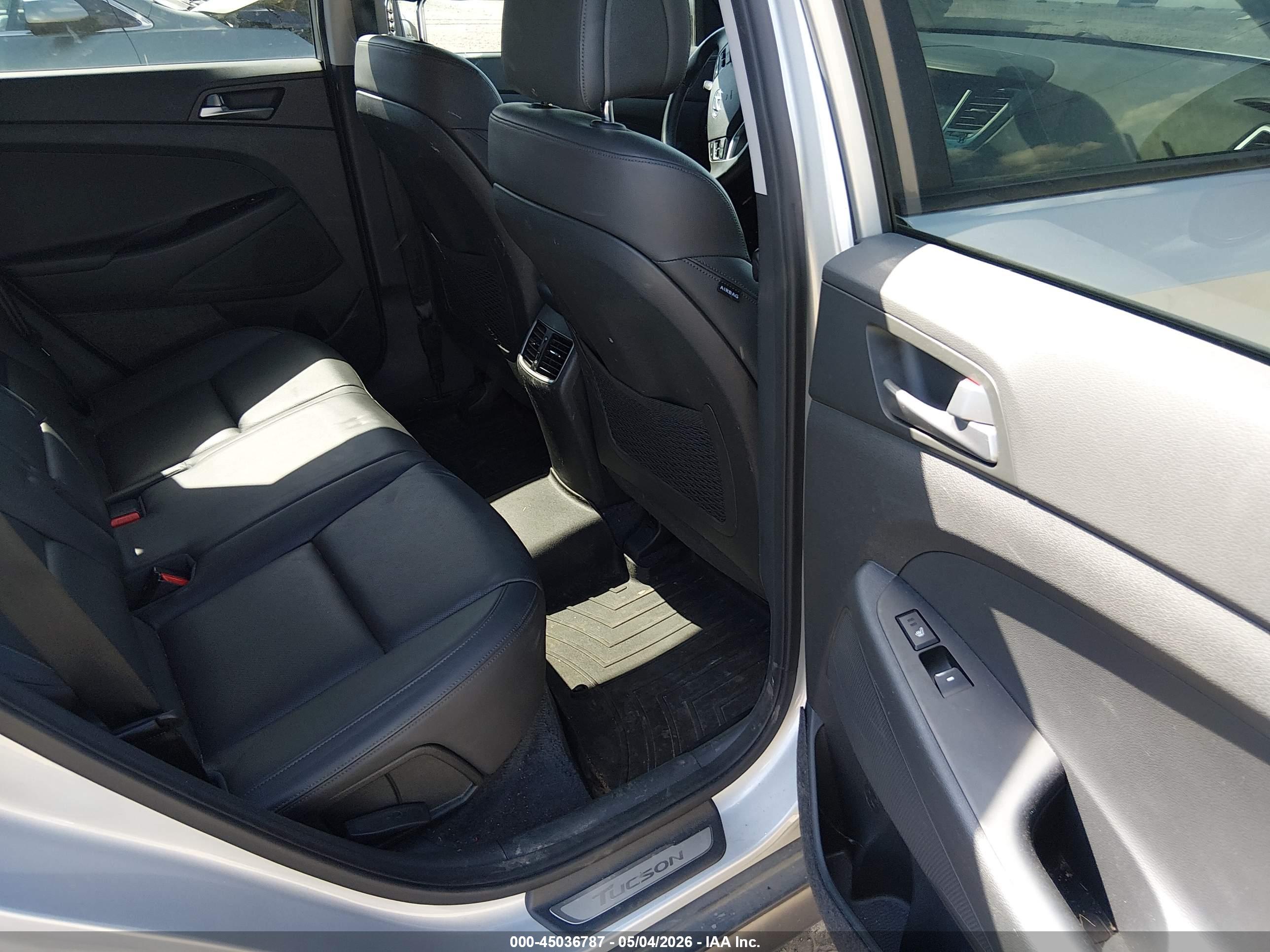 HYUNDAI TUCSON image 8