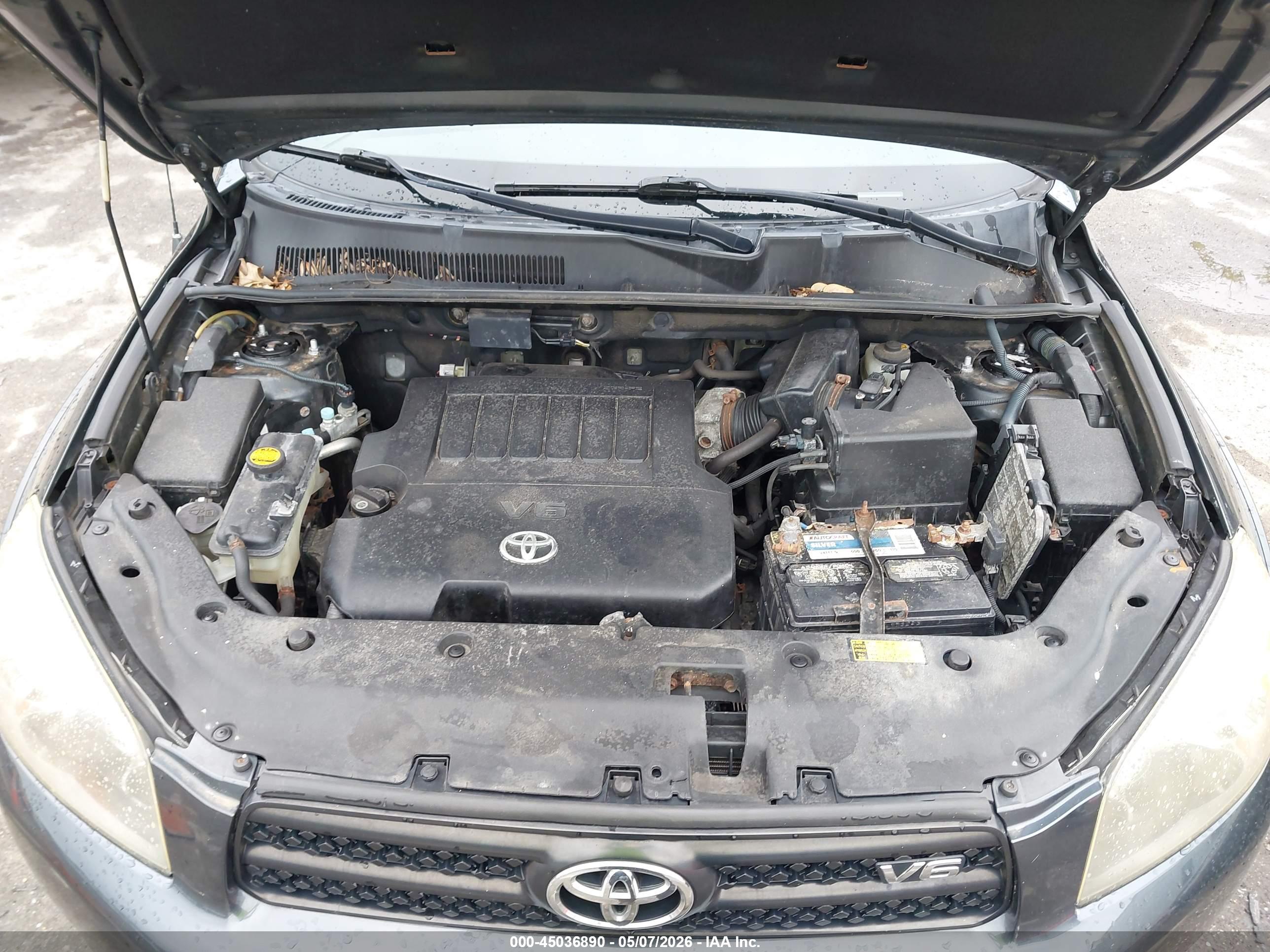 TOYOTA RAV4 image 10