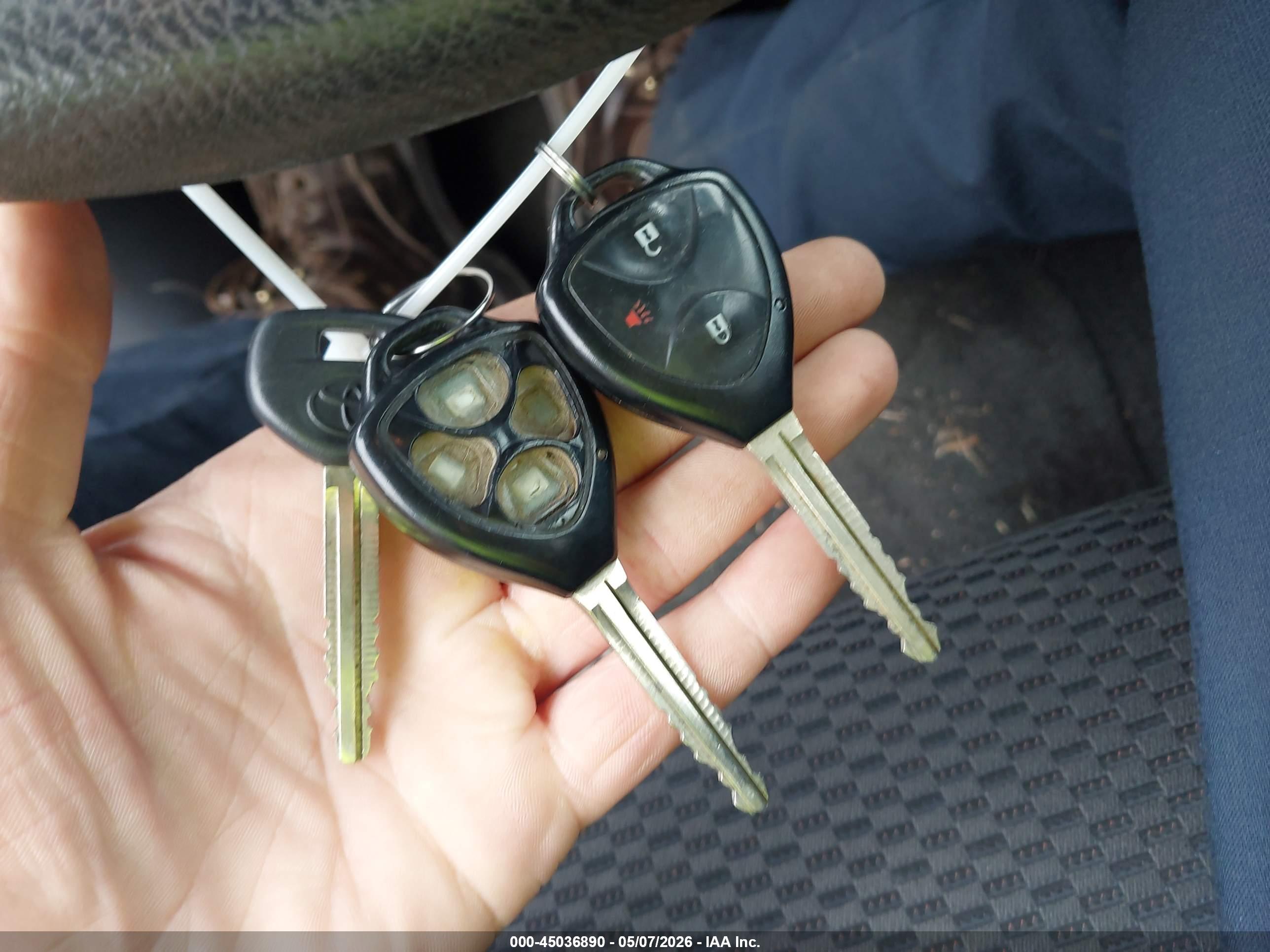 TOYOTA RAV4 image 11