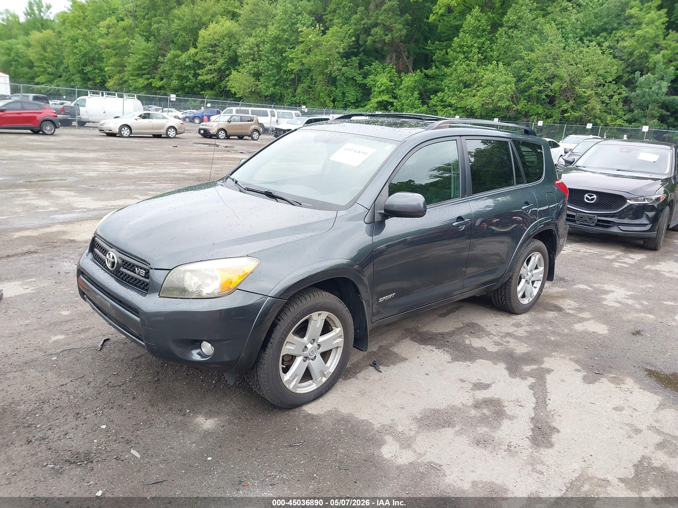 TOYOTA RAV4 image 2