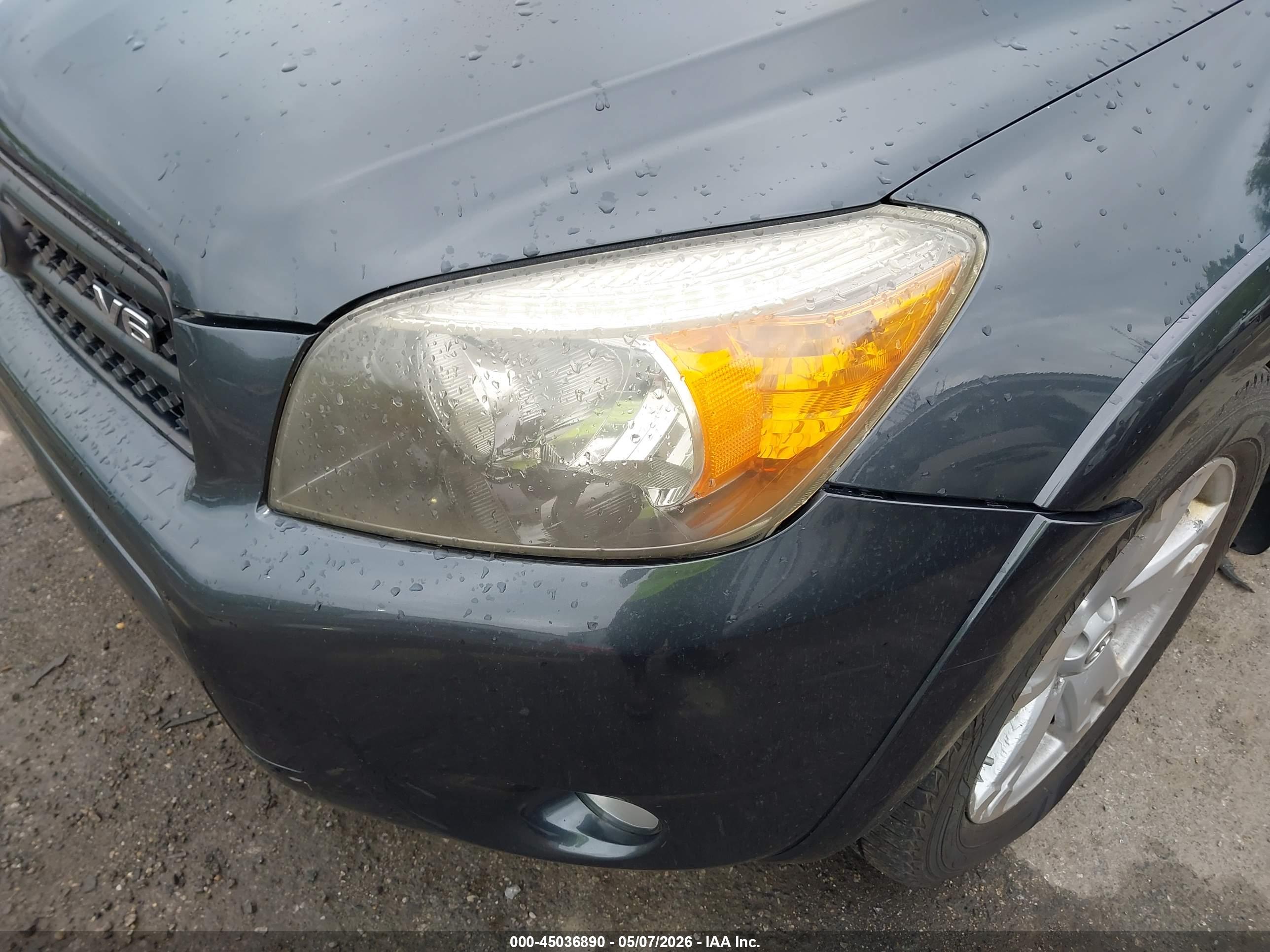 TOYOTA RAV4 image 6