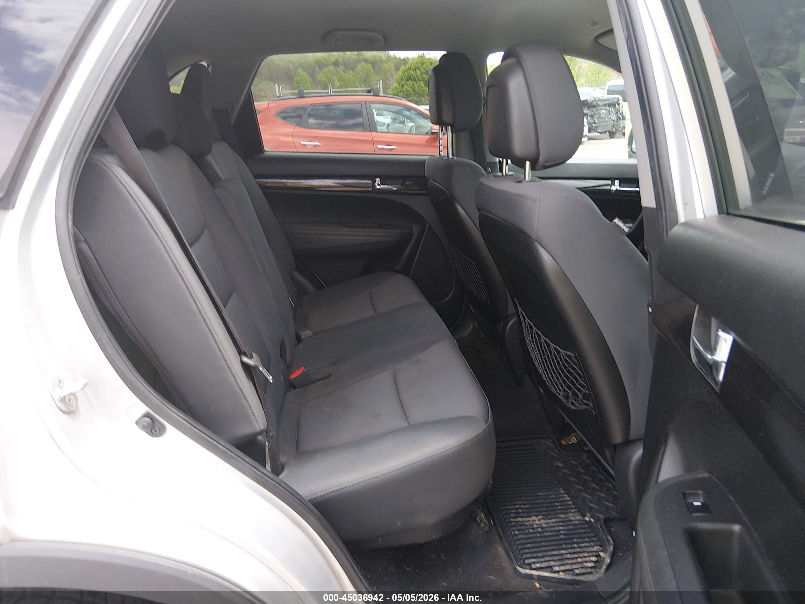 KIA SORENTO image 8