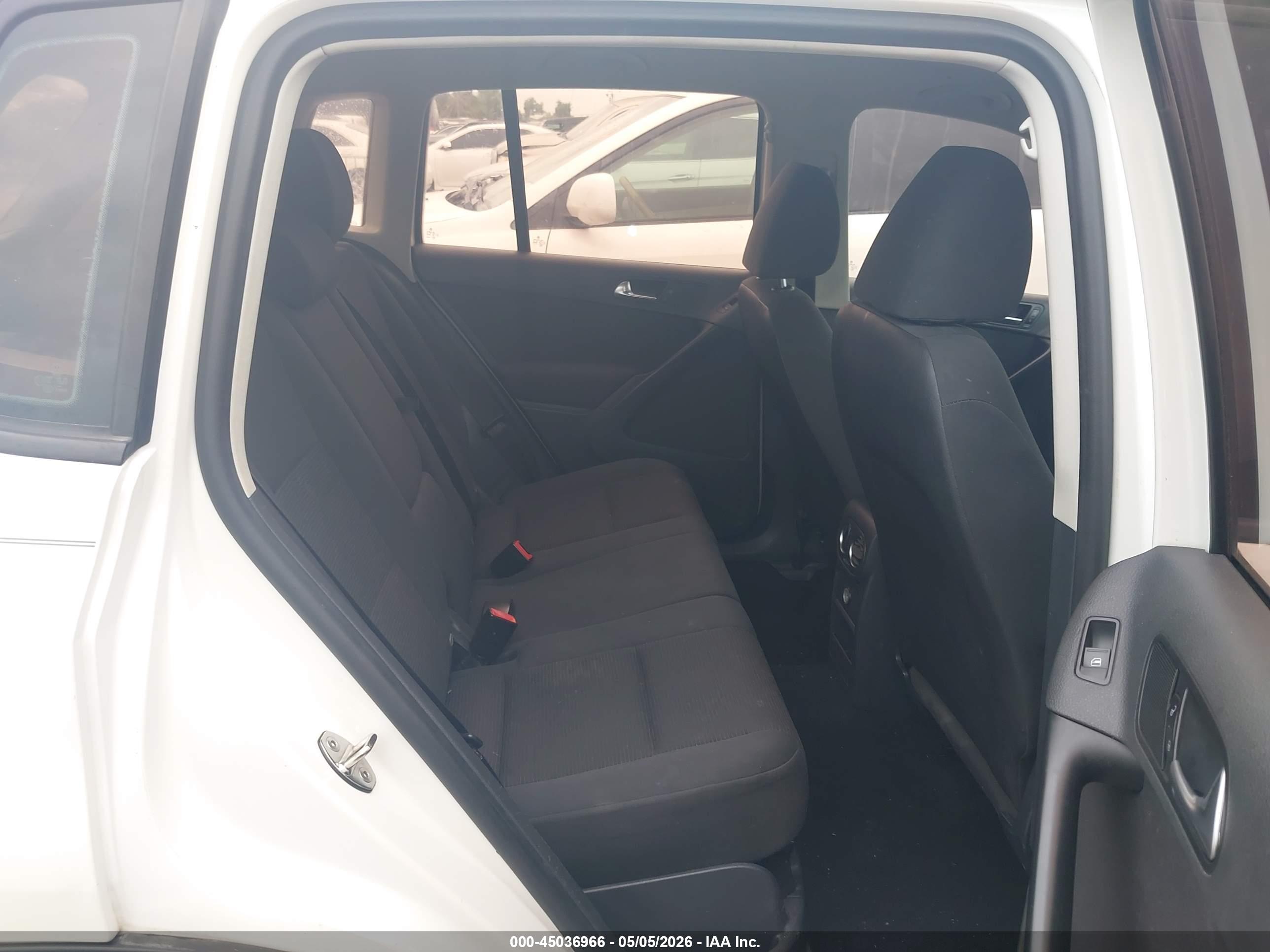 VOLKSWAGEN TIGUAN image 8