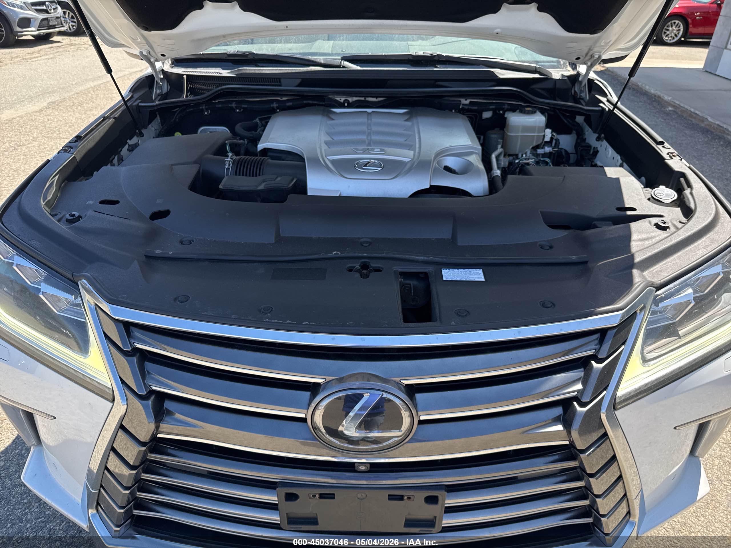LEXUS LX image 10