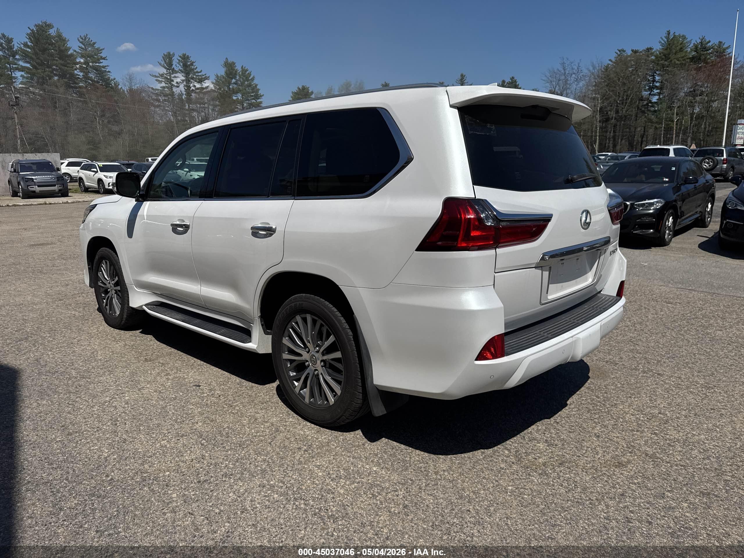LEXUS LX image 3
