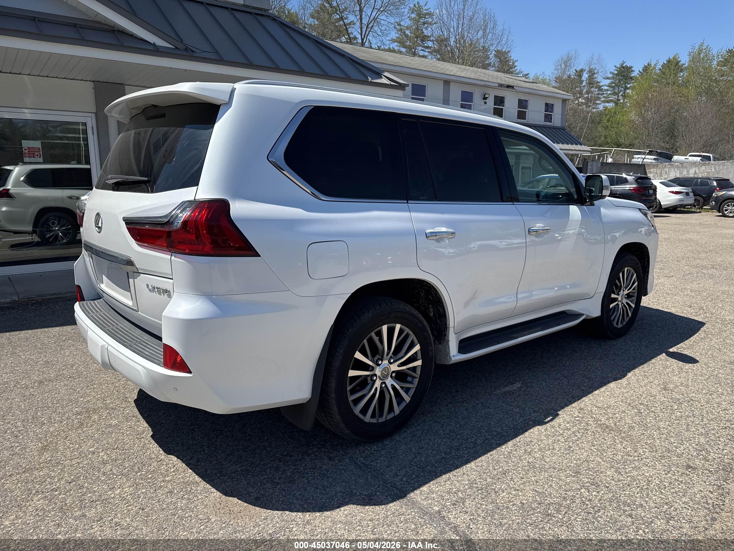 LEXUS LX image 4