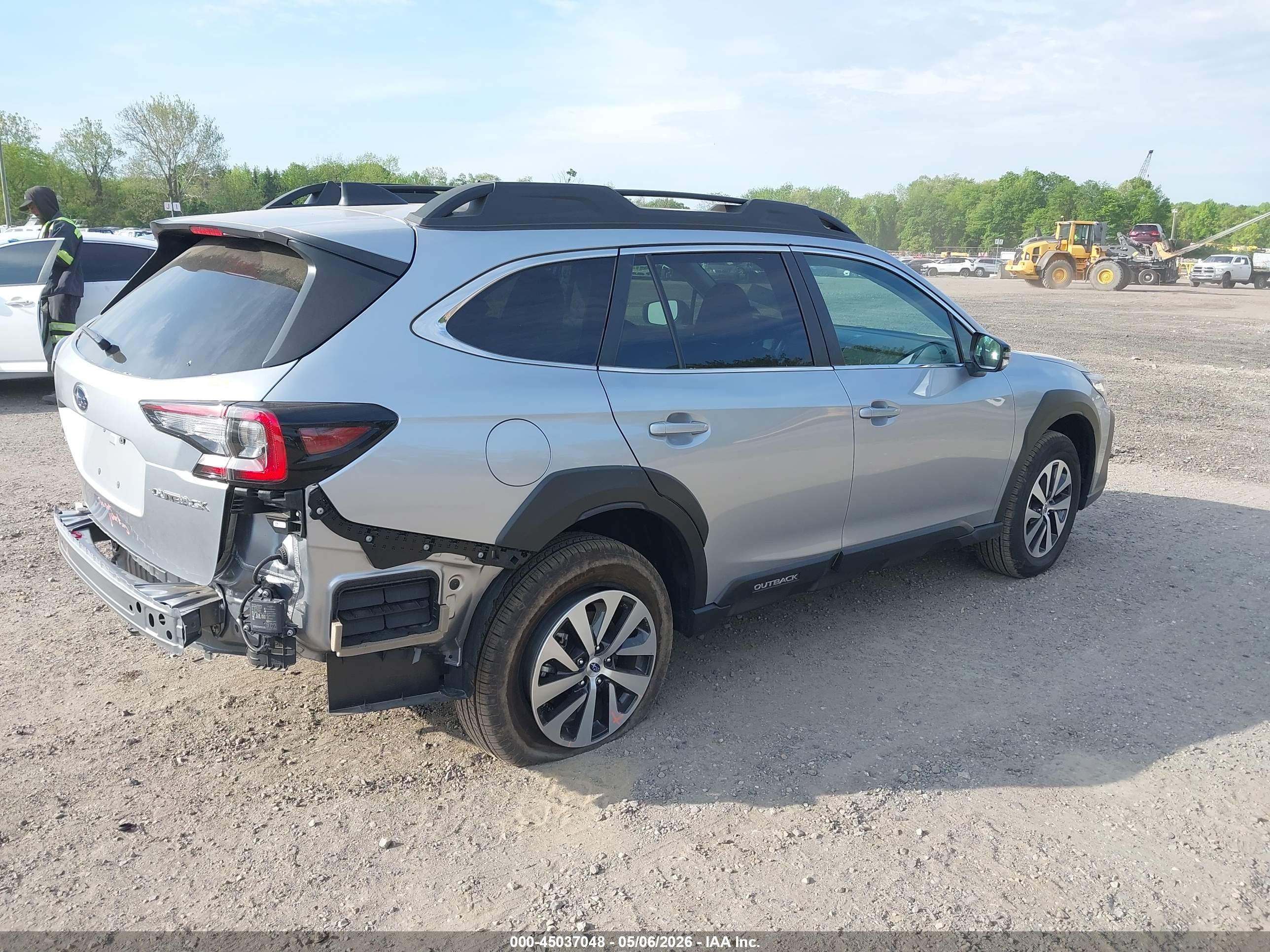 SUBARU OUTBACK image 4