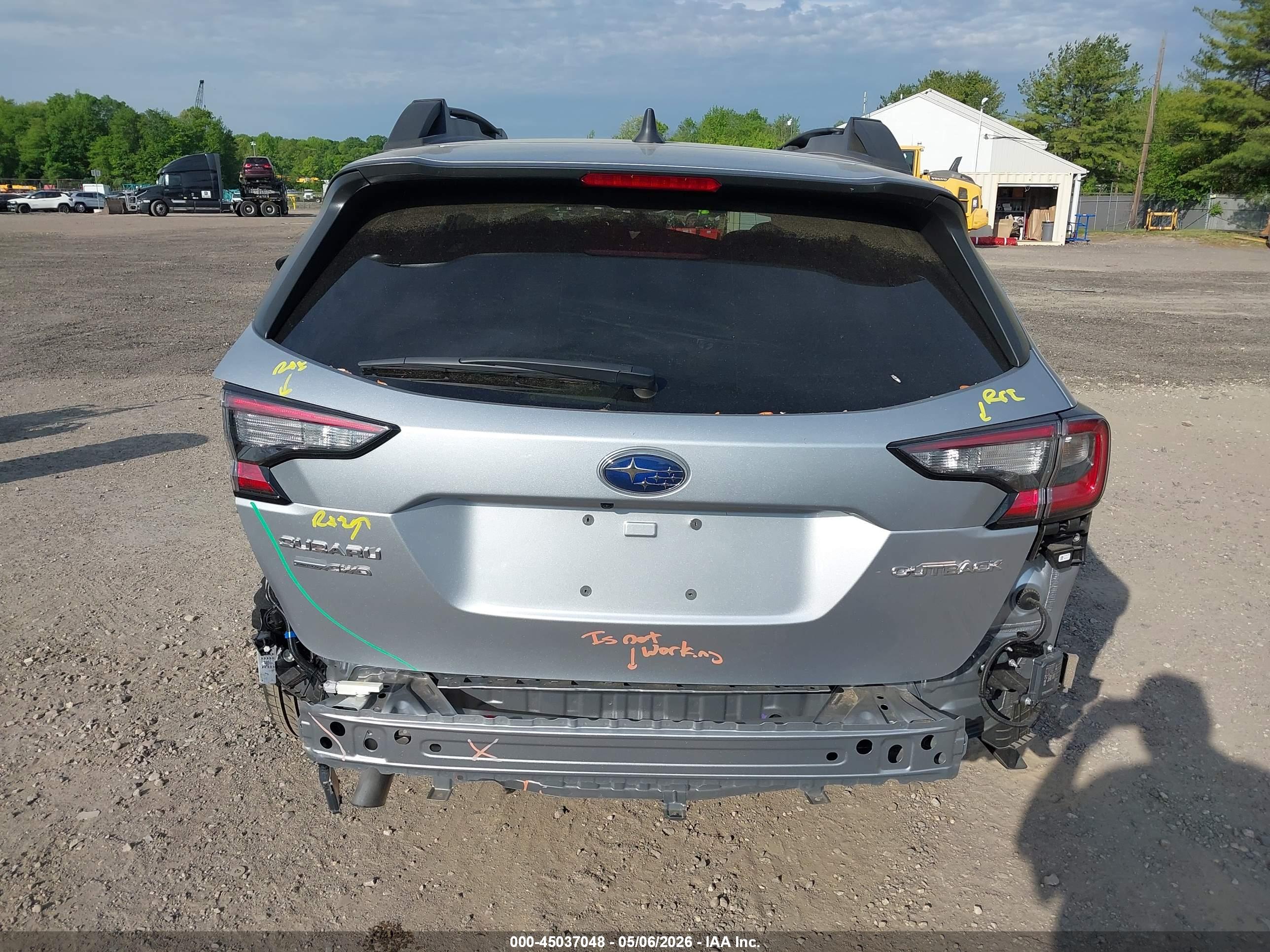 SUBARU OUTBACK image 6