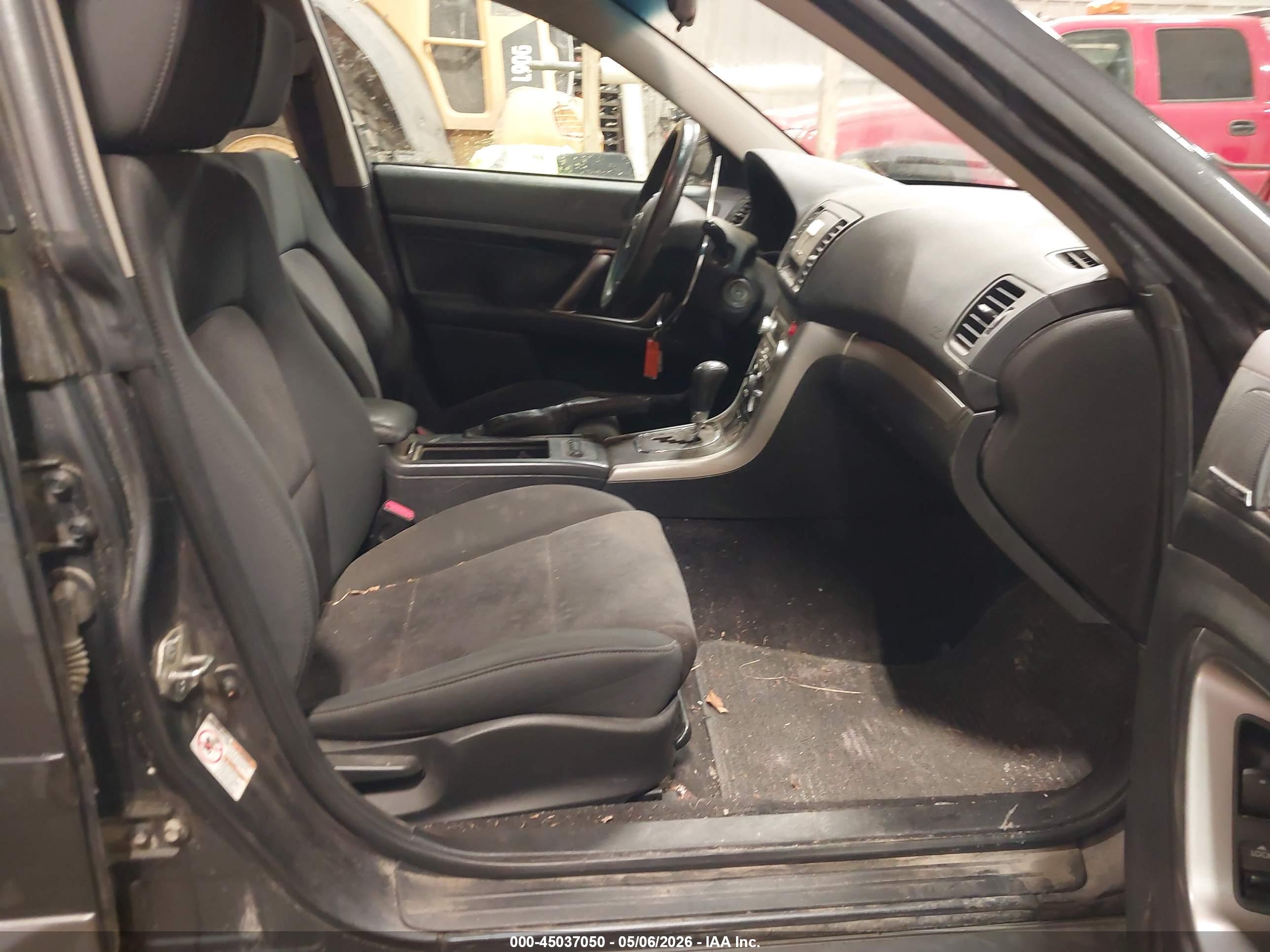 SUBARU OUTBACK image 5