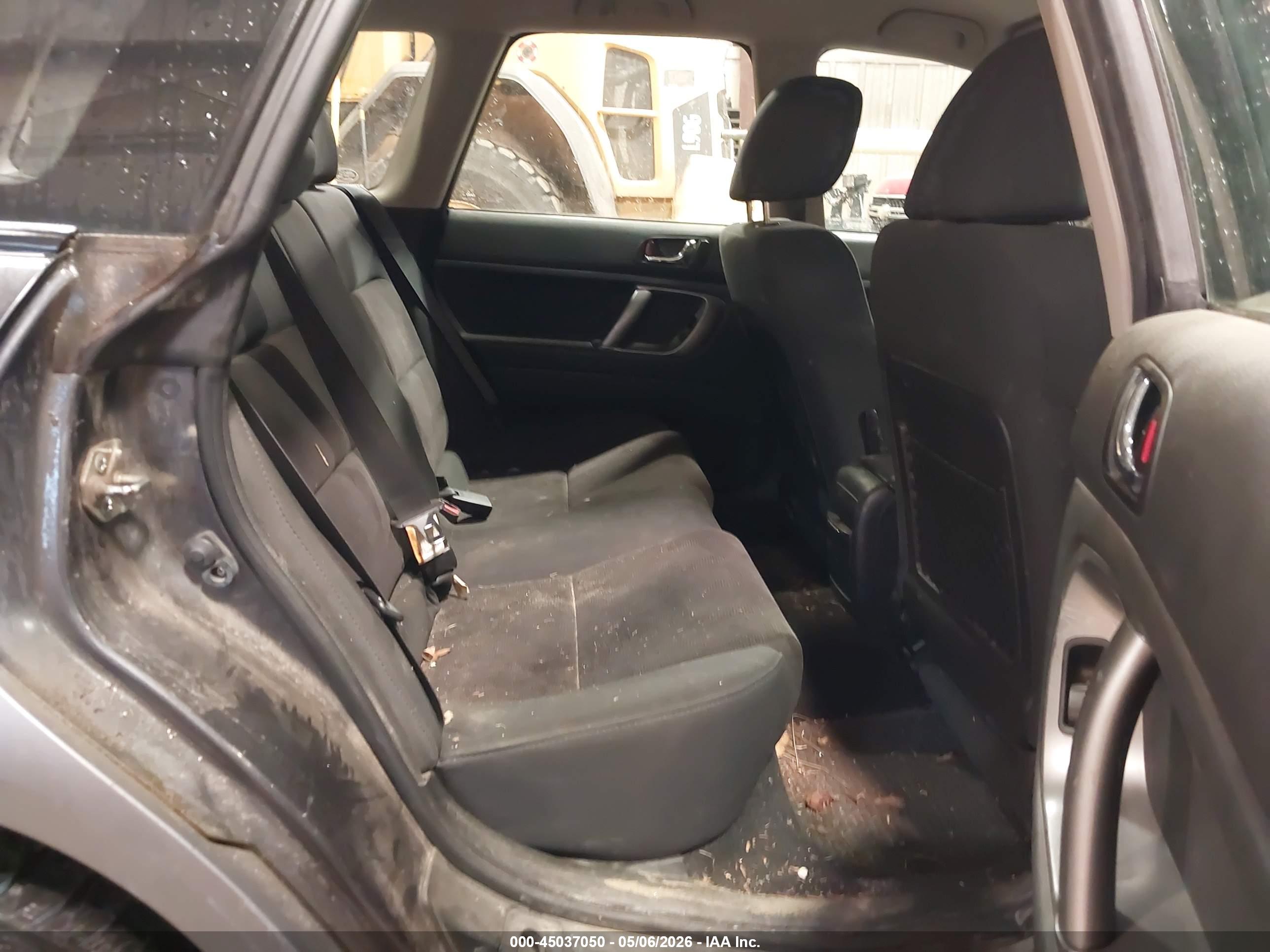 SUBARU OUTBACK image 8