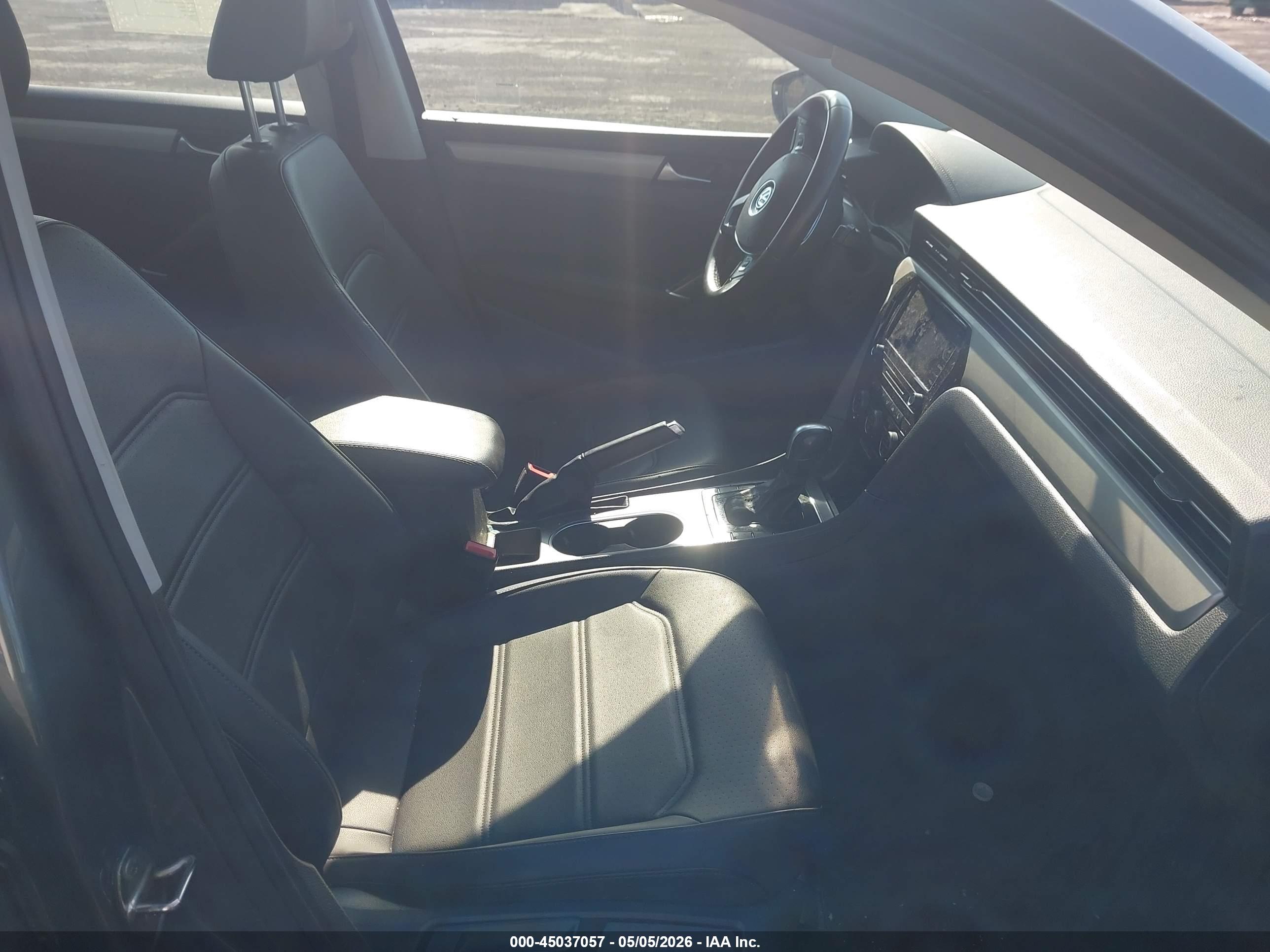 VOLKSWAGEN PASSAT image 5
