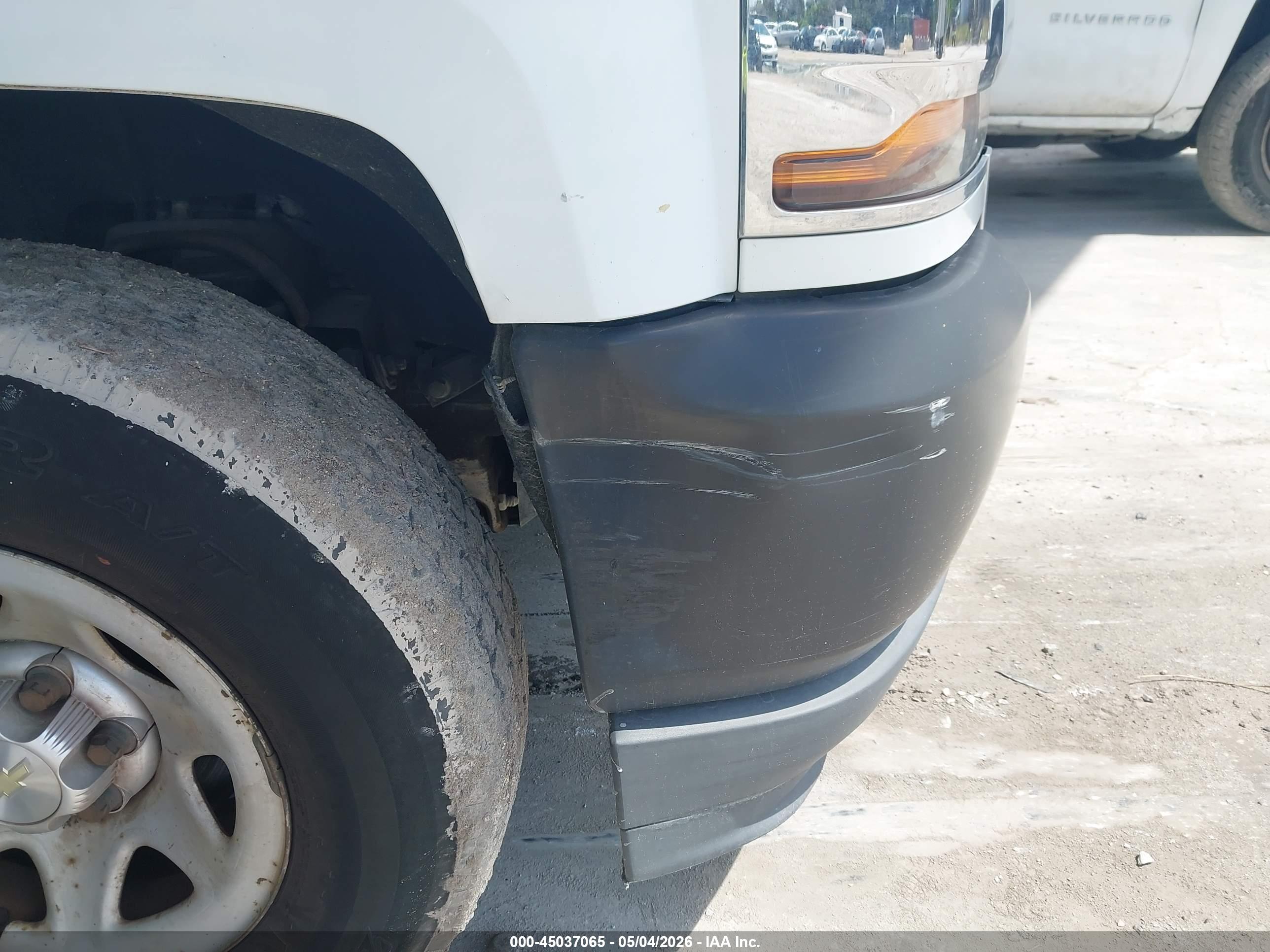CHEVROLET SILVERADO image 6