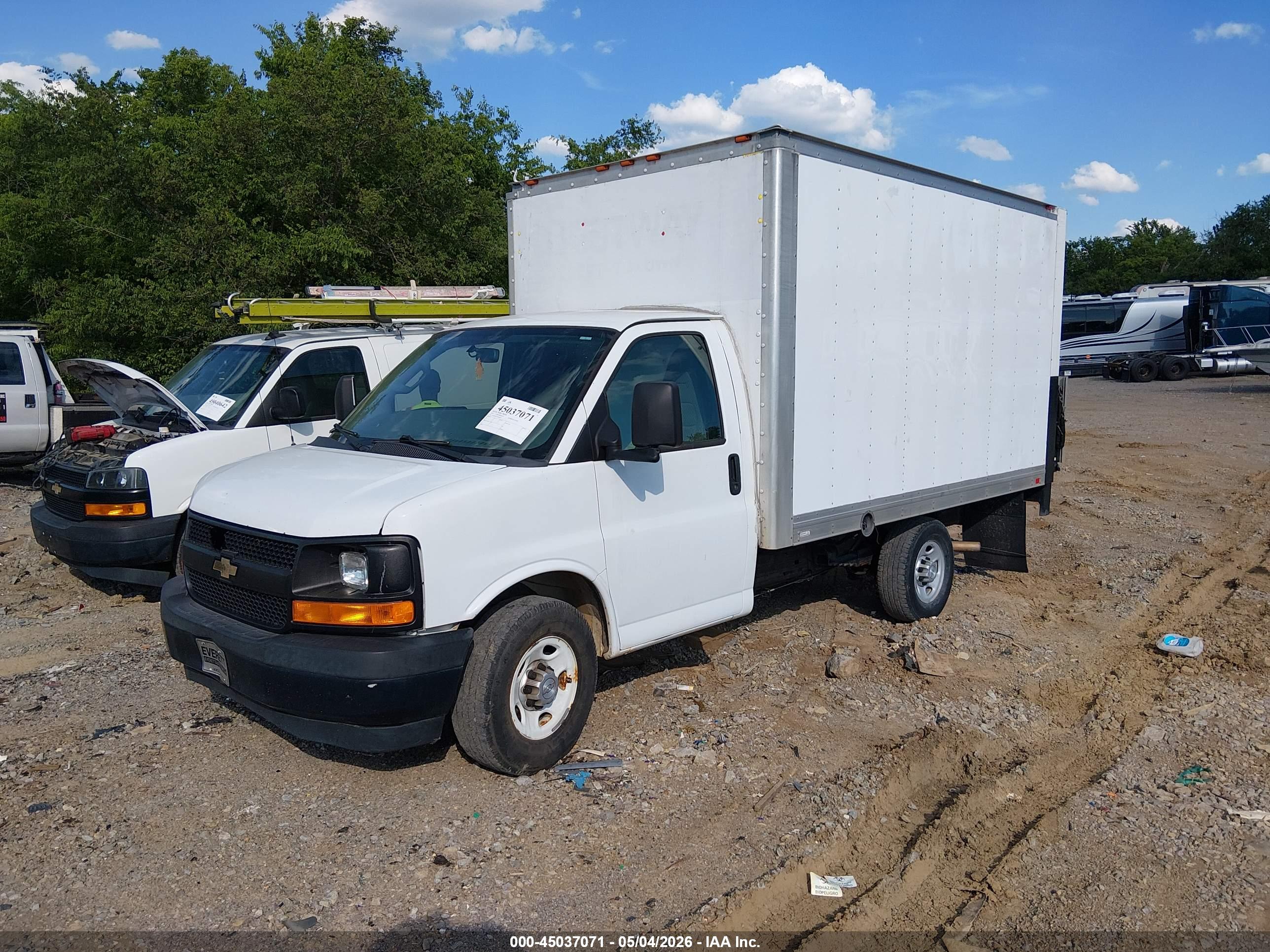 CHEVROLET EXPRESS image 2