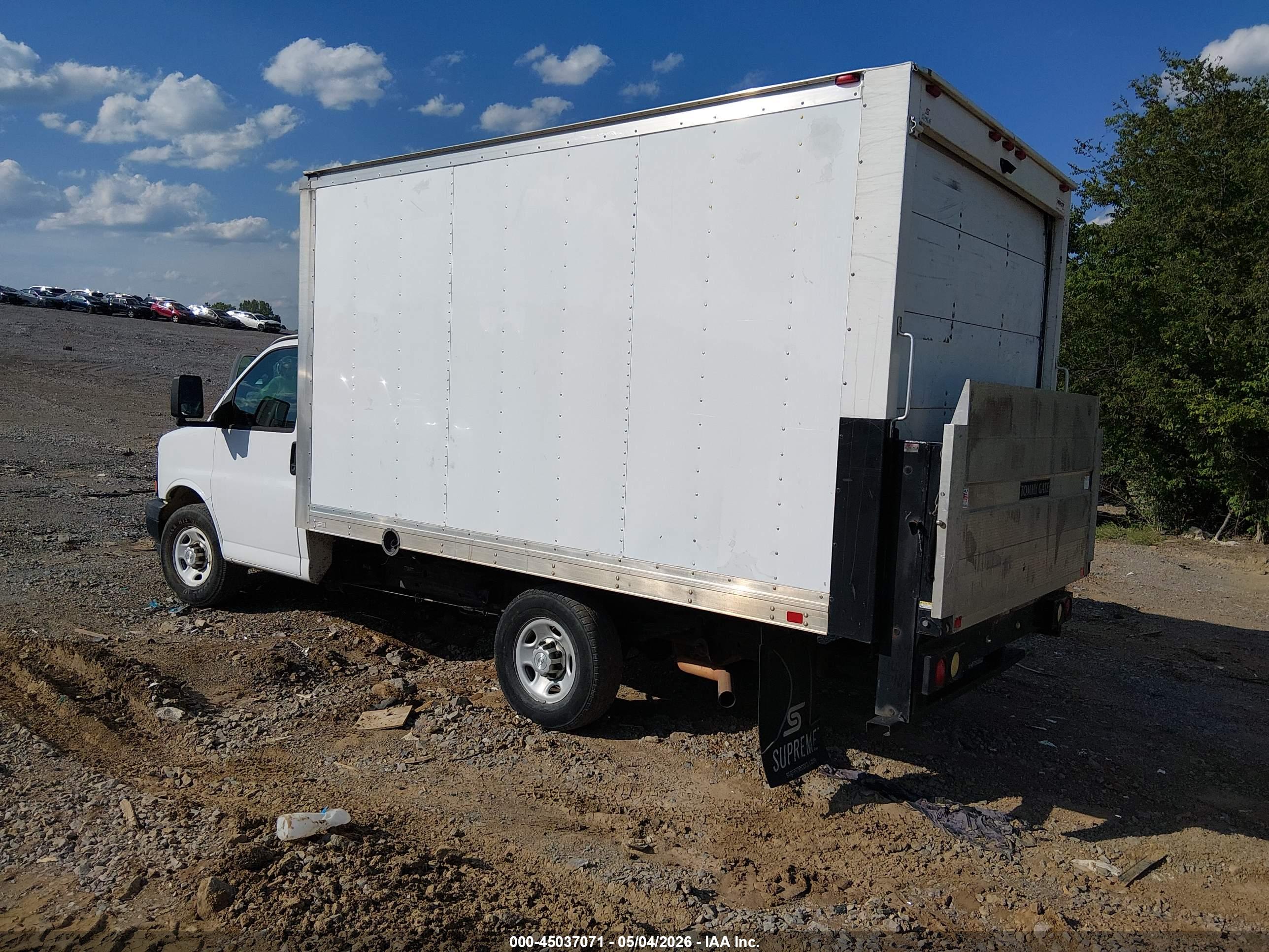 CHEVROLET EXPRESS image 3