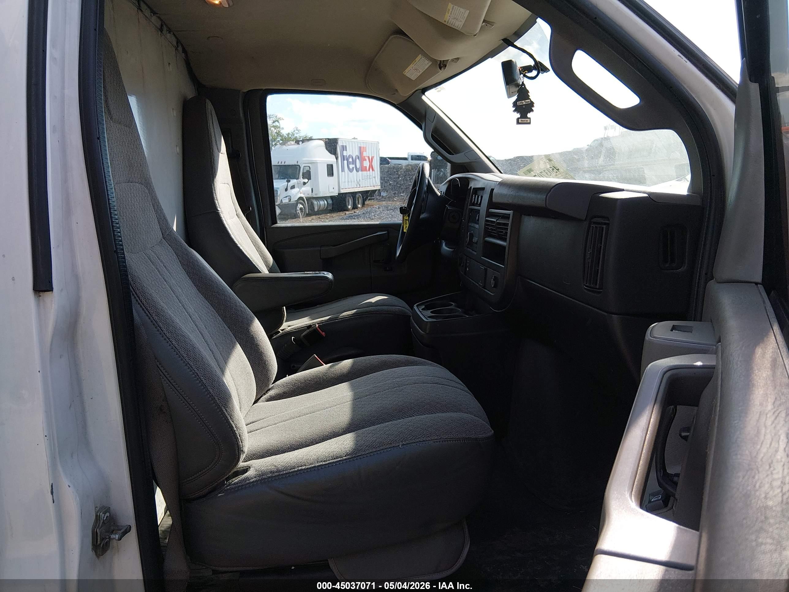 CHEVROLET EXPRESS image 7