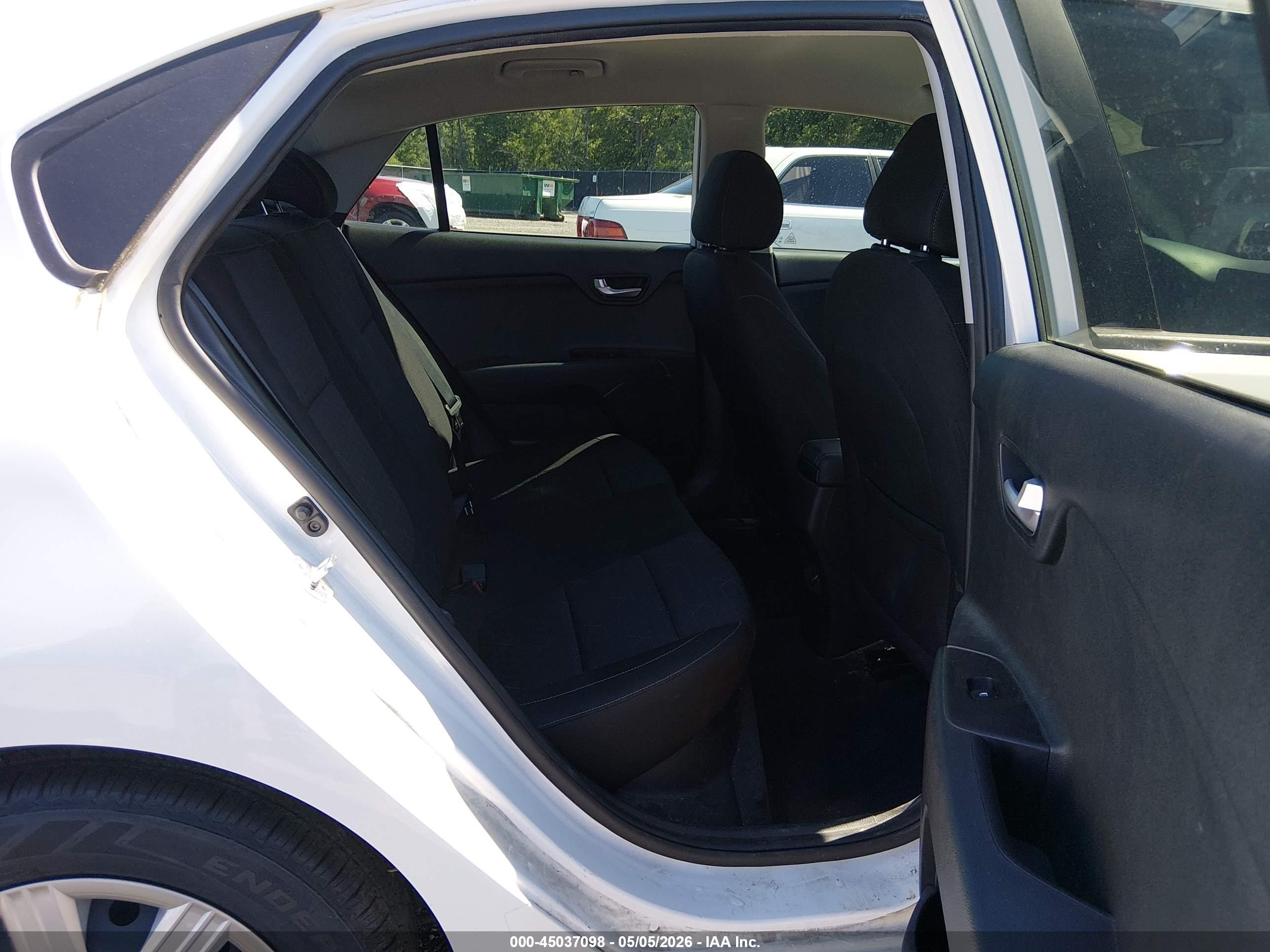 KIA RIO image 8