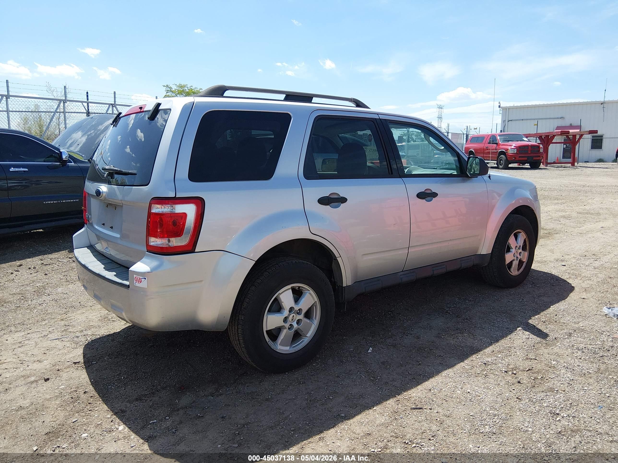 FORD ESCAPE image 4