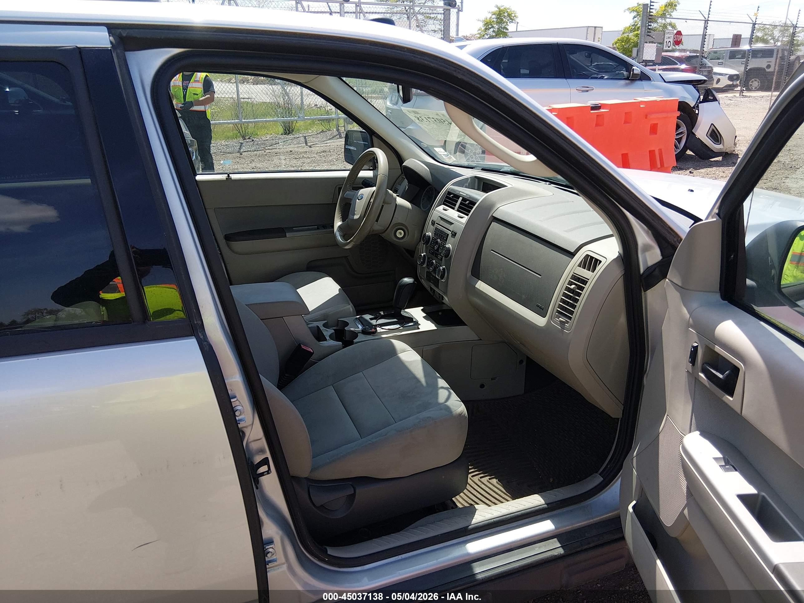 FORD ESCAPE image 5