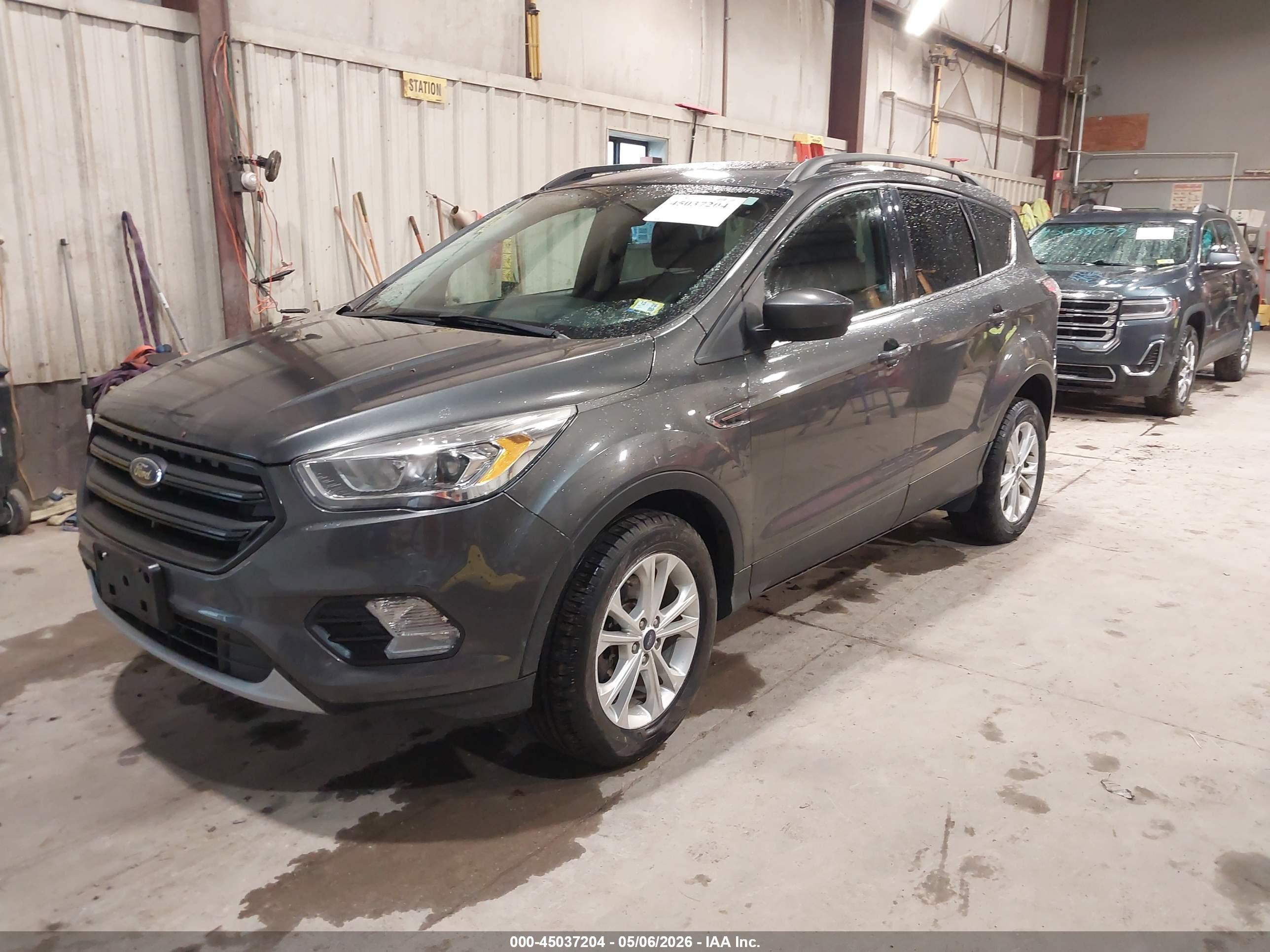 FORD ESCAPE image 2