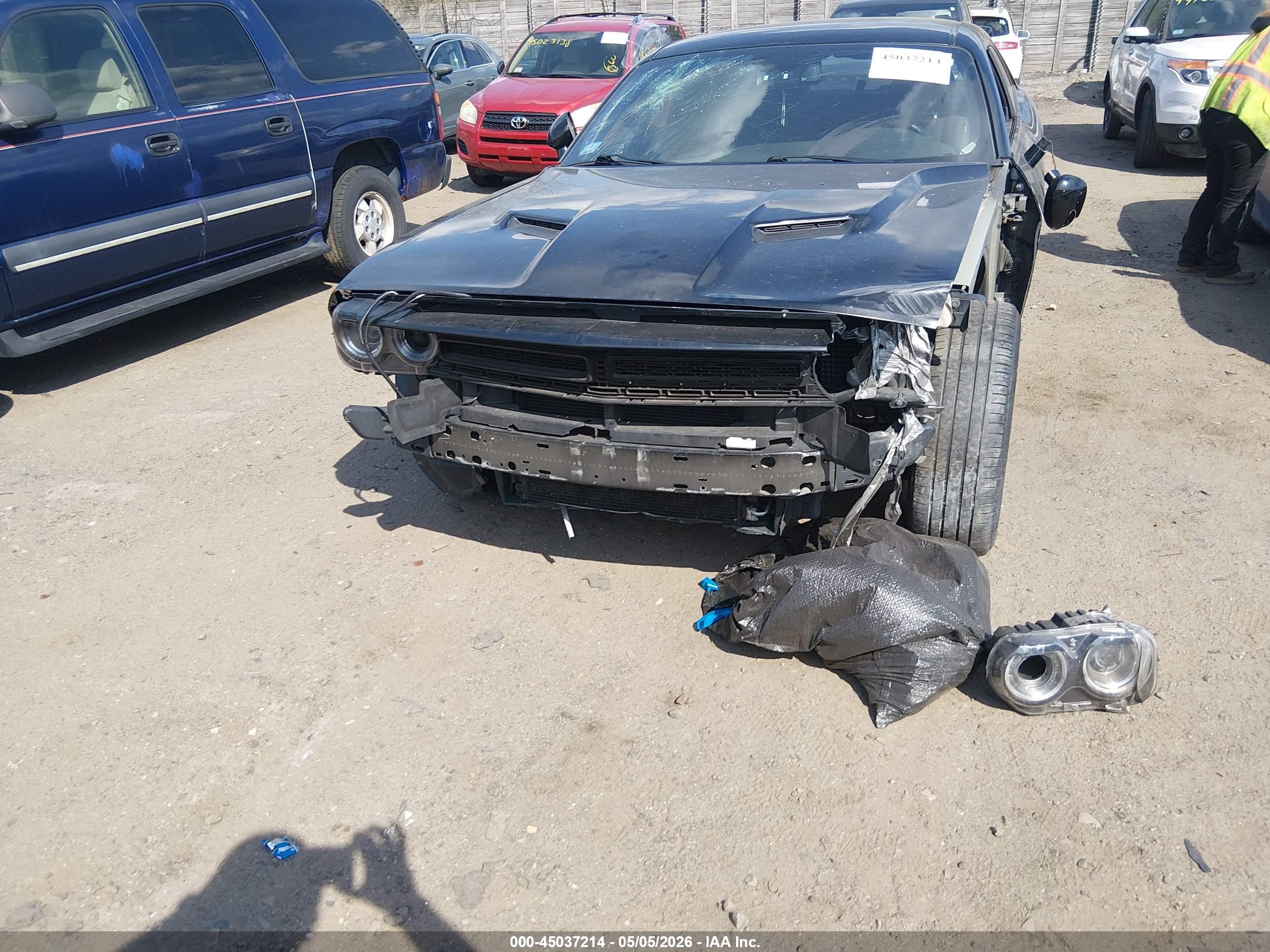 DODGE CHALLENGER image 6