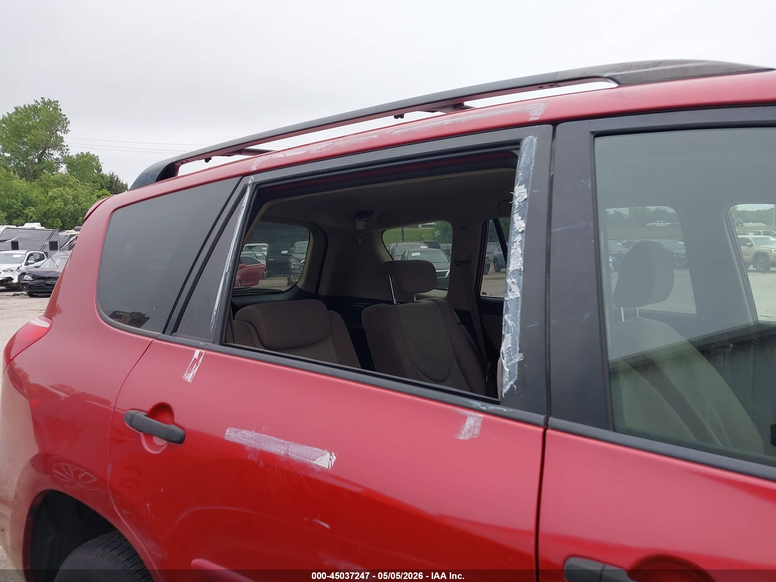 TOYOTA RAV4 image 6
