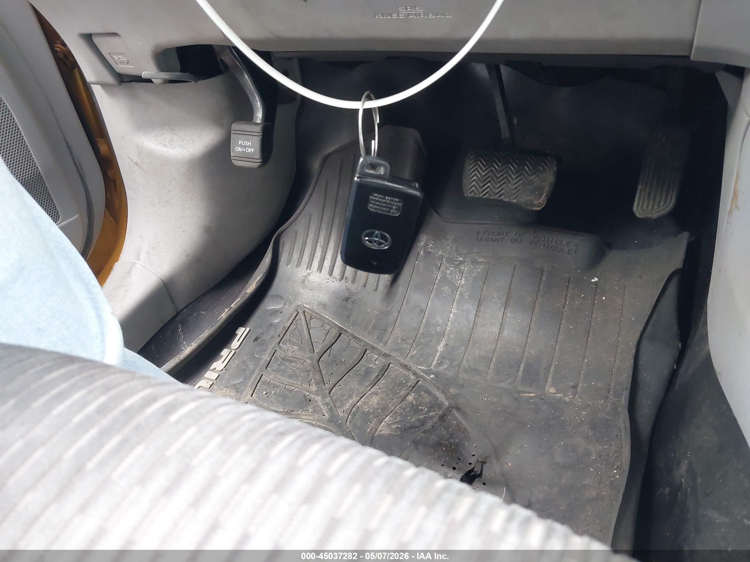TOYOTA PRIUS image 11