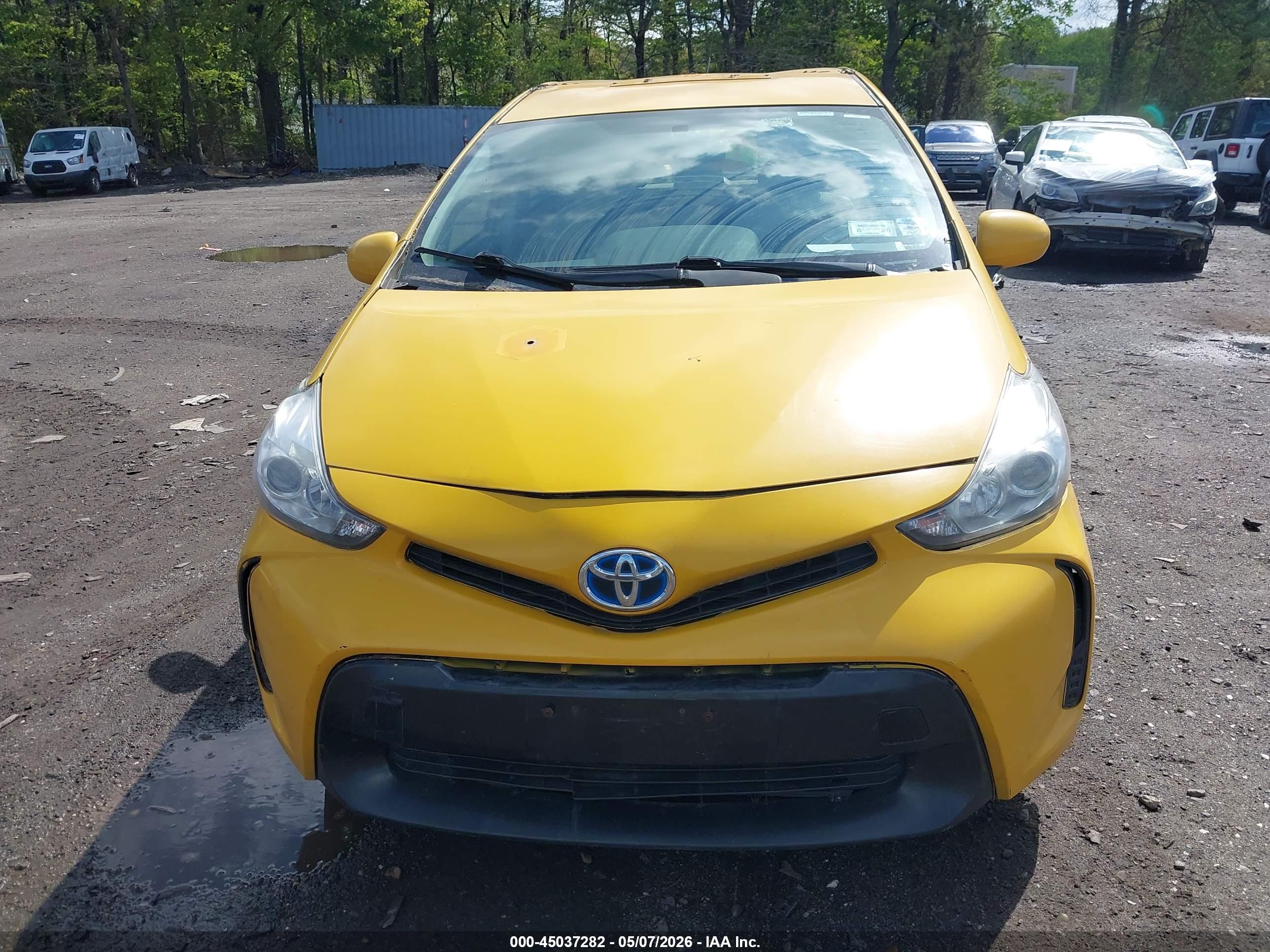 TOYOTA PRIUS image 6