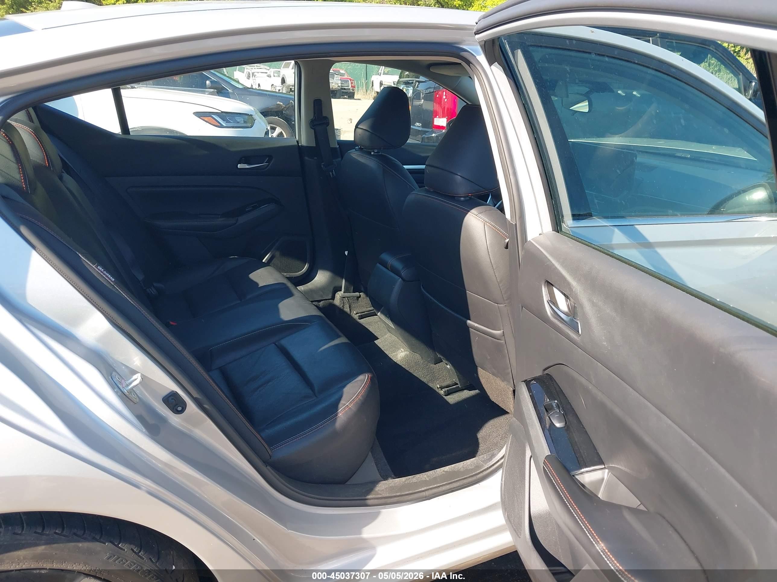NISSAN ALTIMA image 8