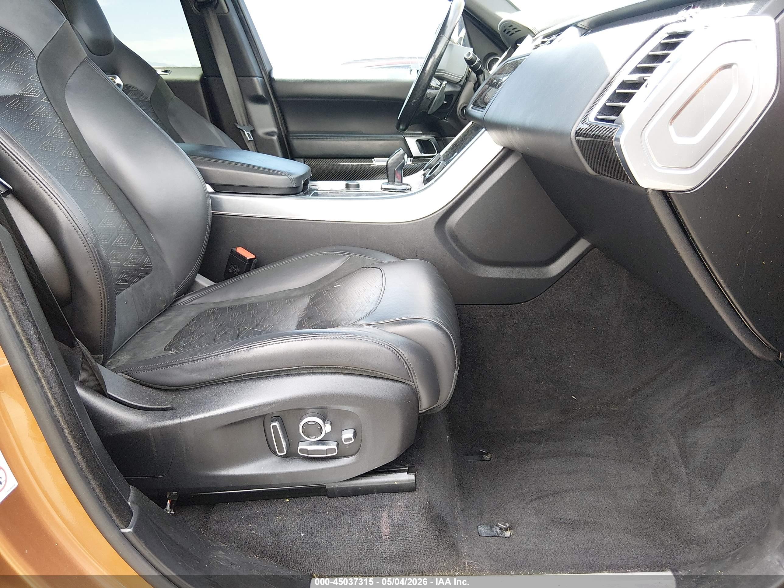 LAND ROVER image 5