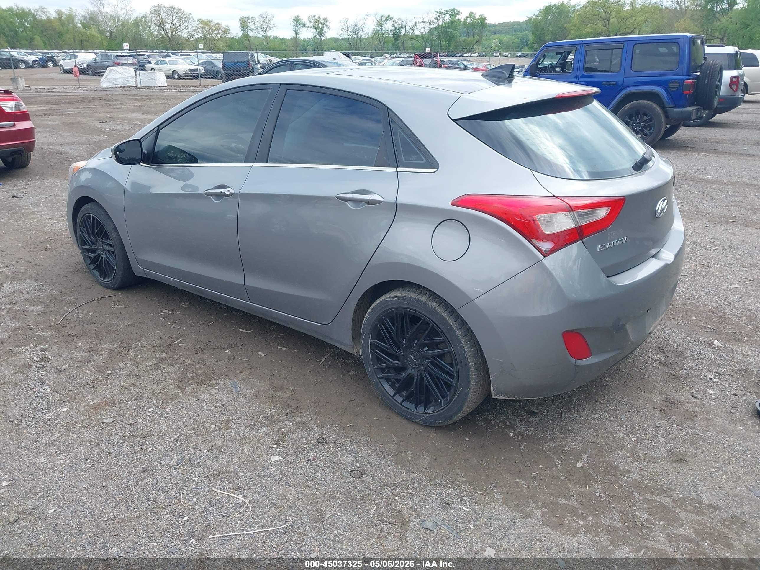 HYUNDAI ELANTRA image 3
