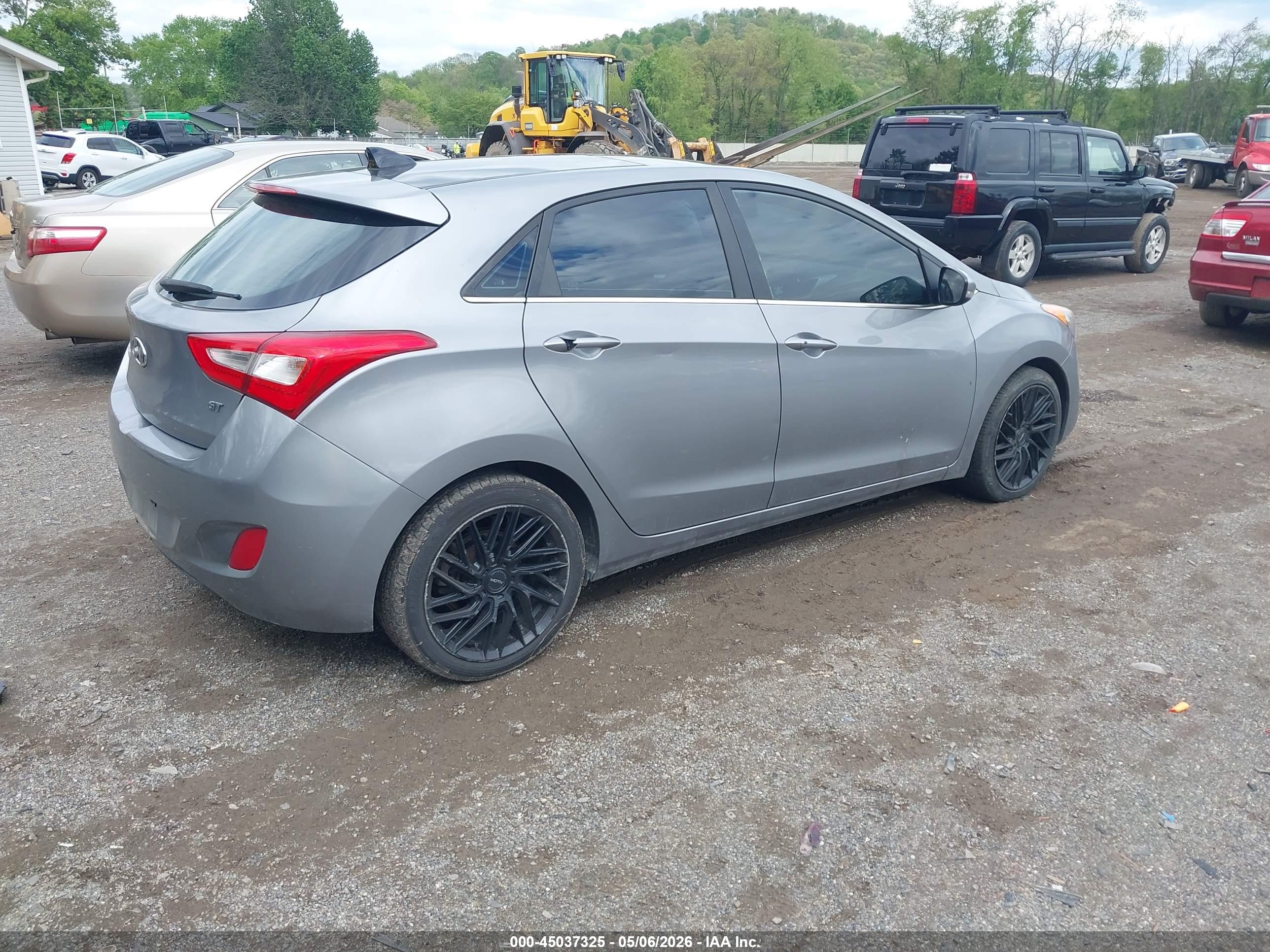 HYUNDAI ELANTRA image 4