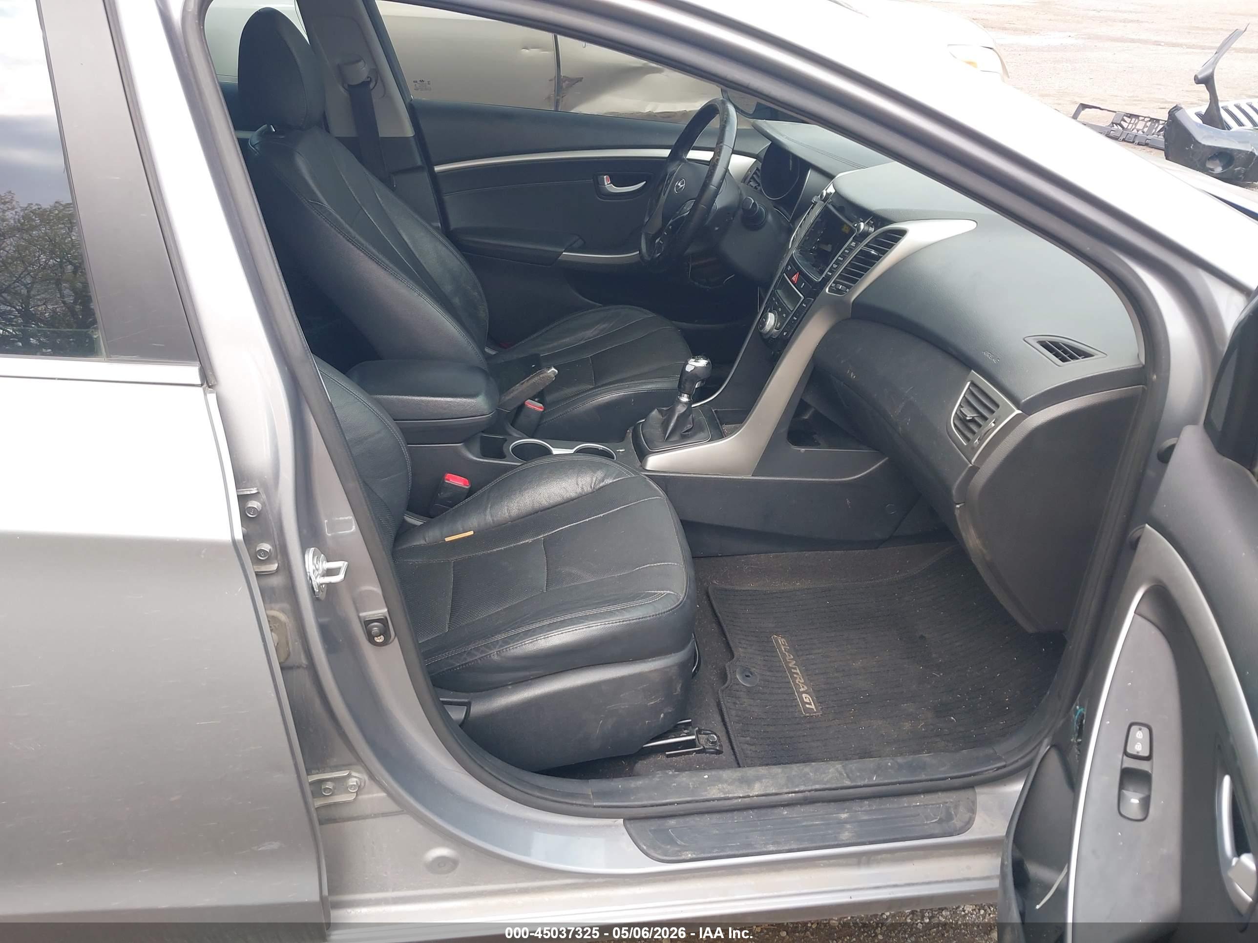 HYUNDAI ELANTRA image 5