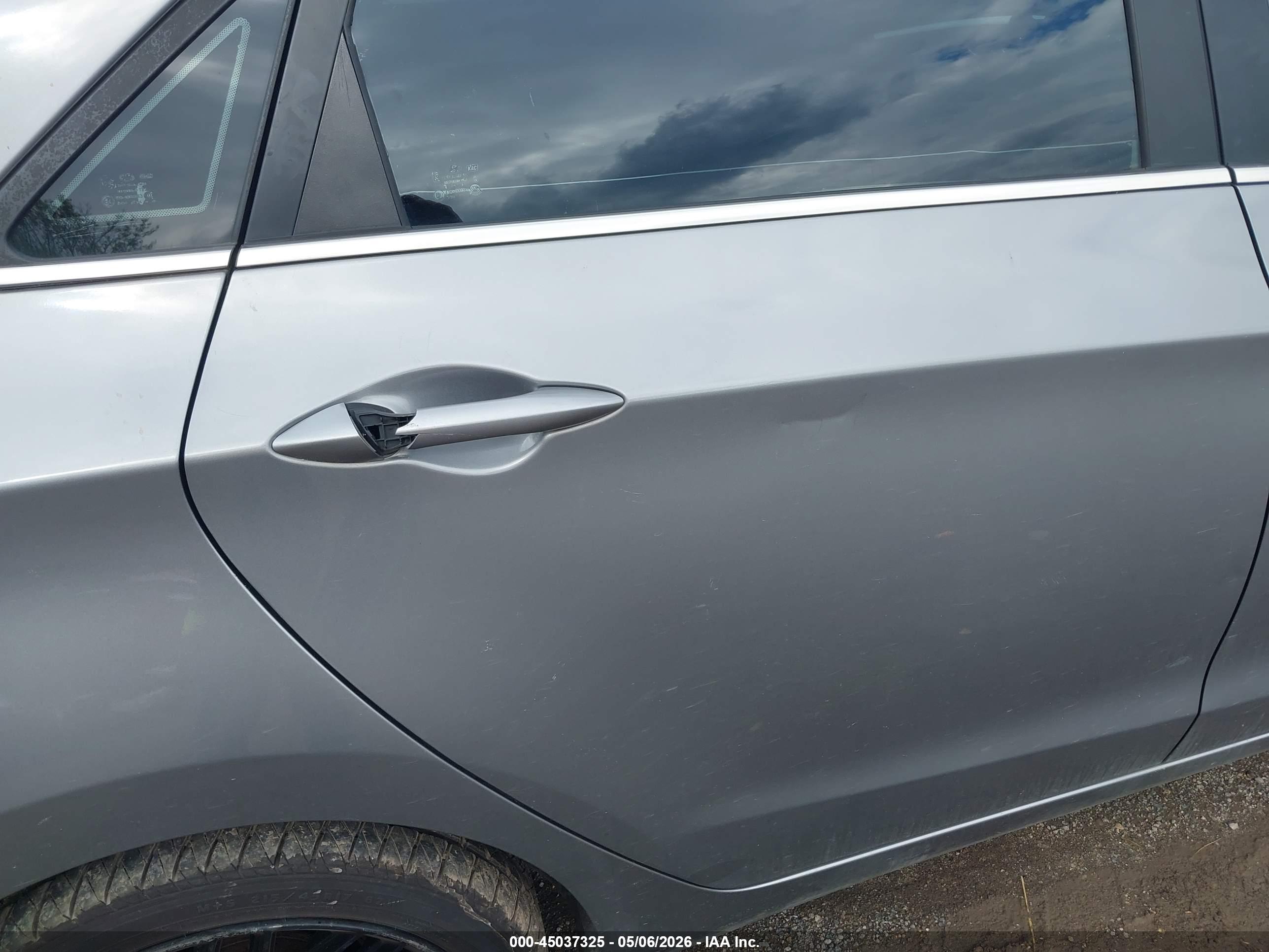 HYUNDAI ELANTRA image 6