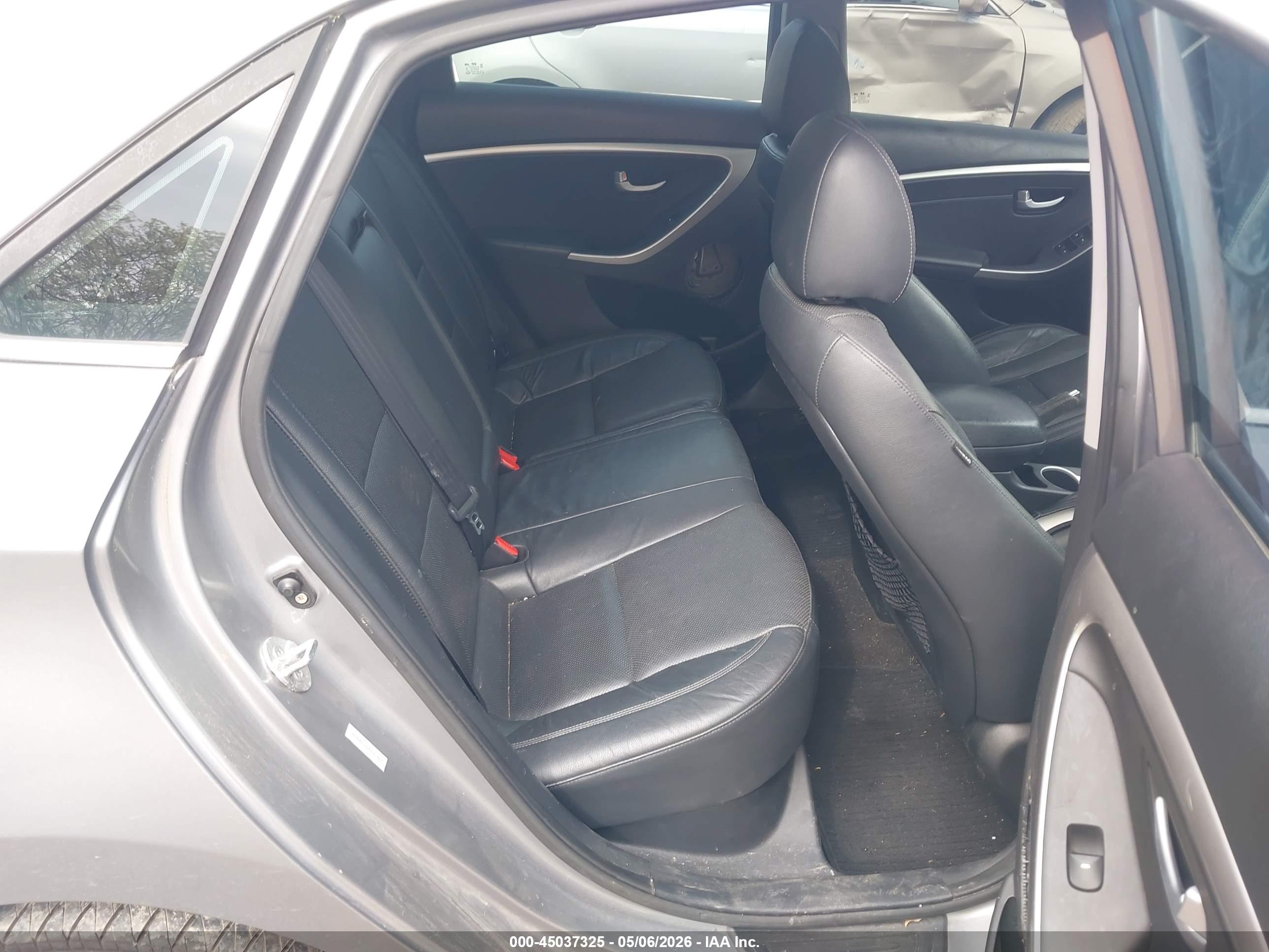 HYUNDAI ELANTRA image 8