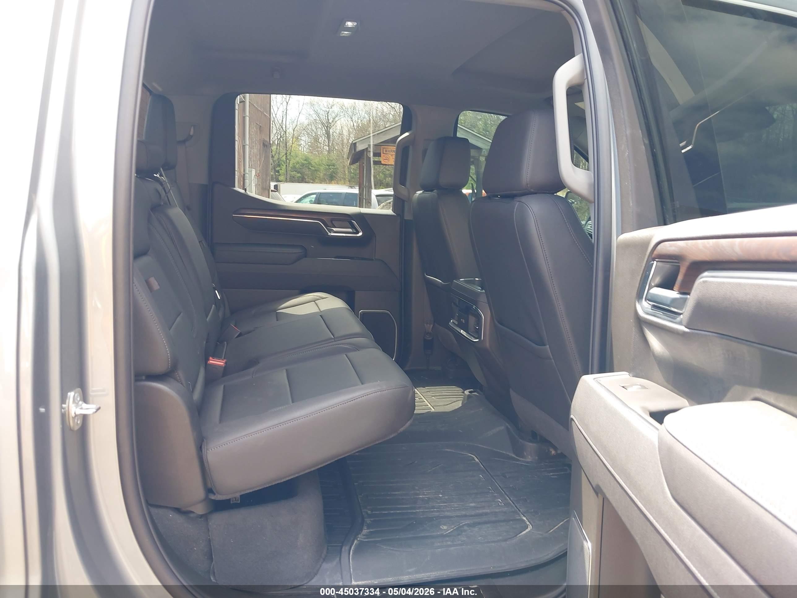 GMC SIERRA image 8