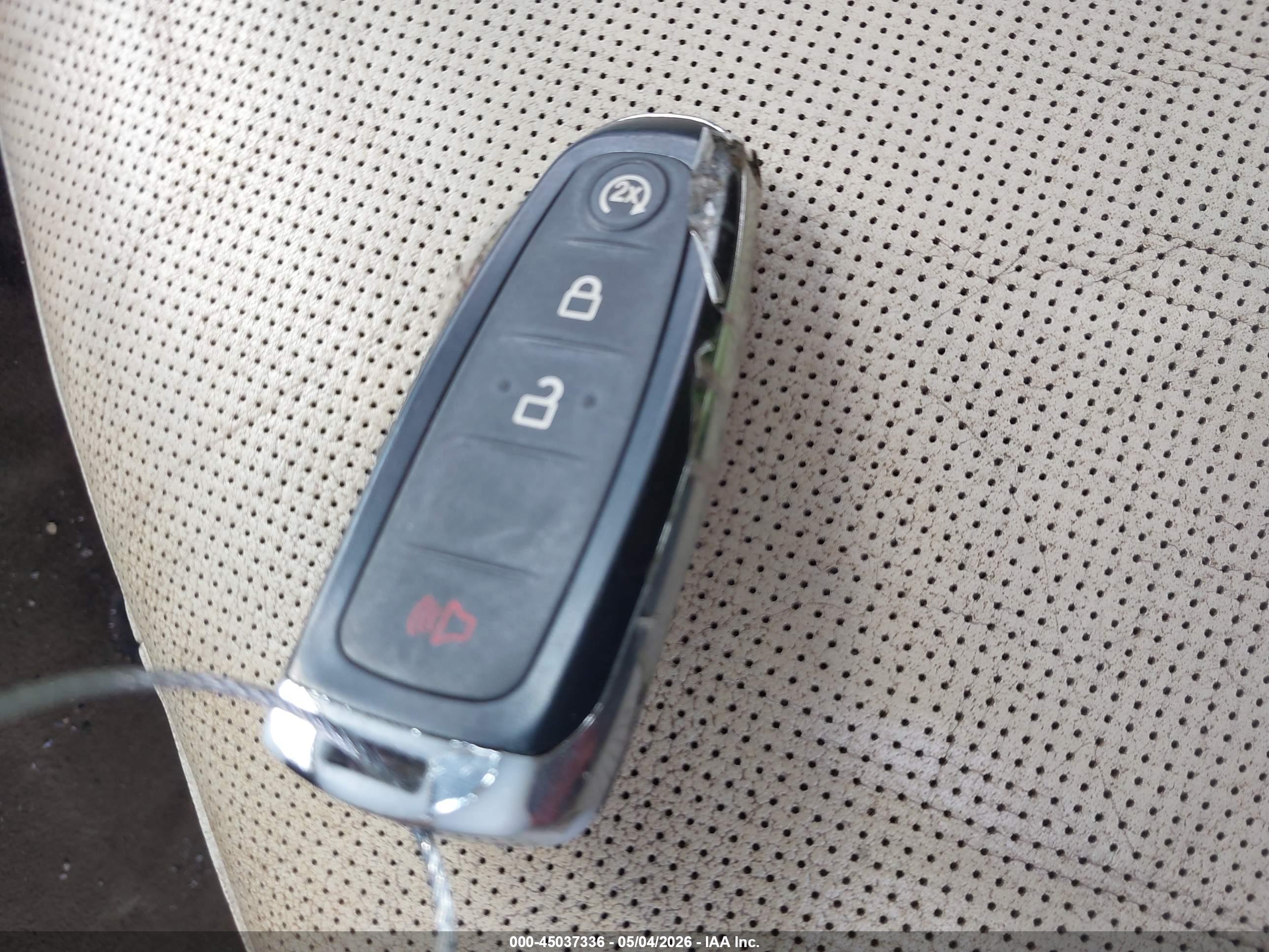 LINCOLN MKS image 11