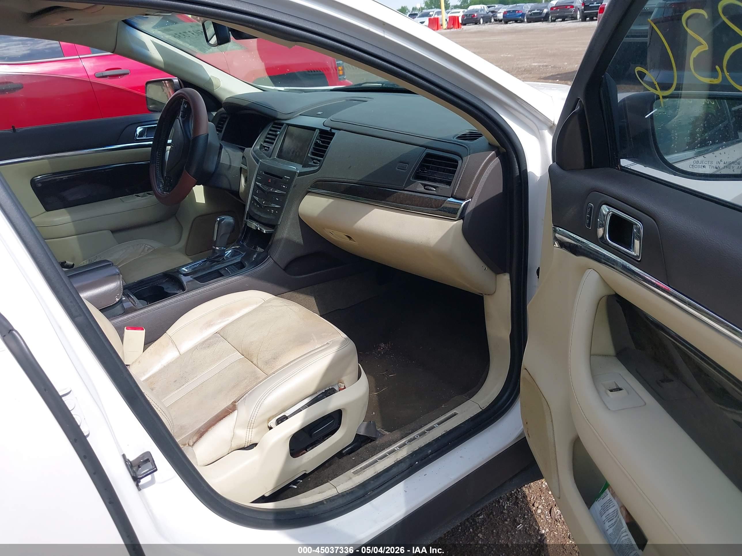 LINCOLN MKS image 5