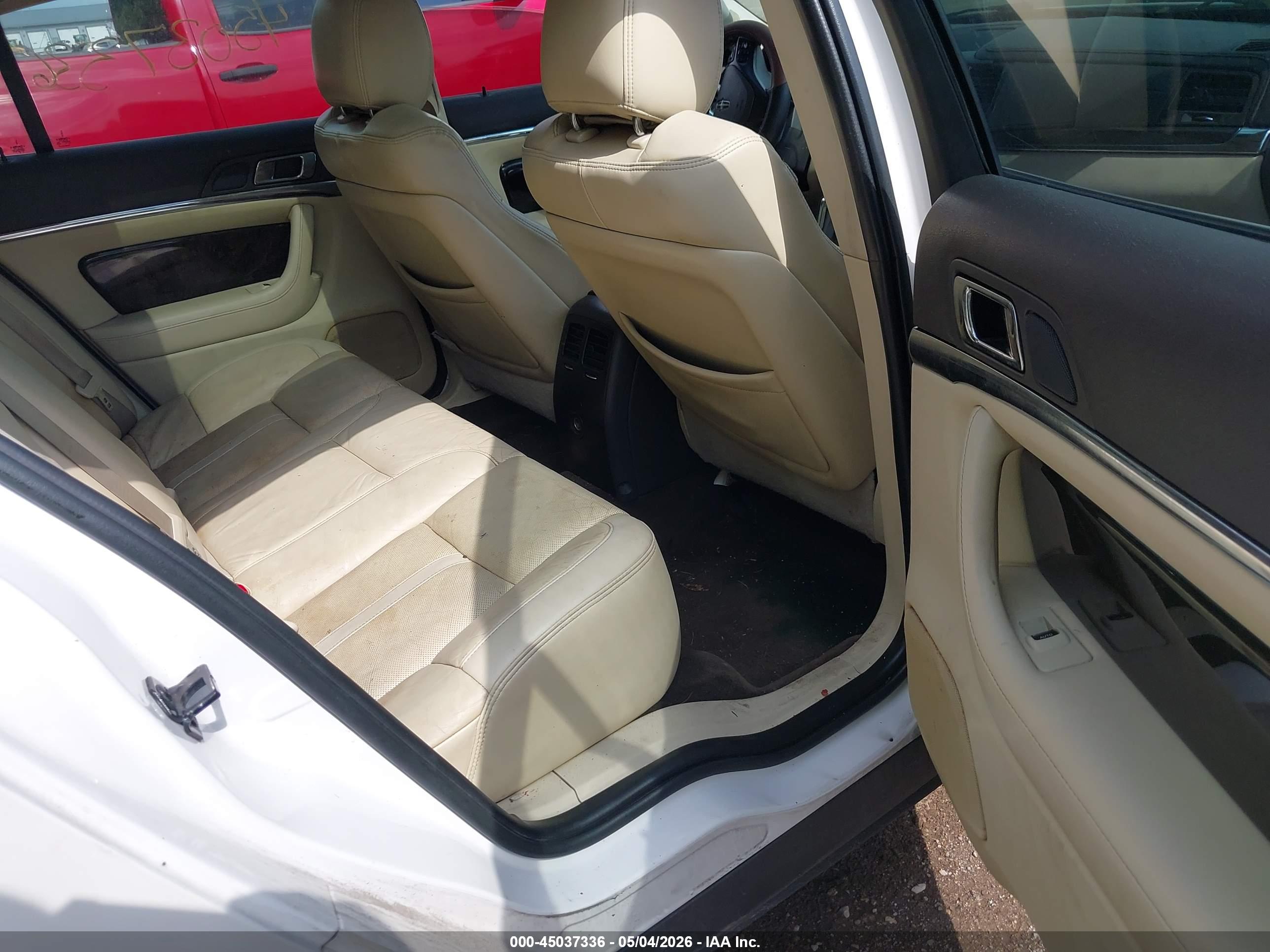 LINCOLN MKS image 8