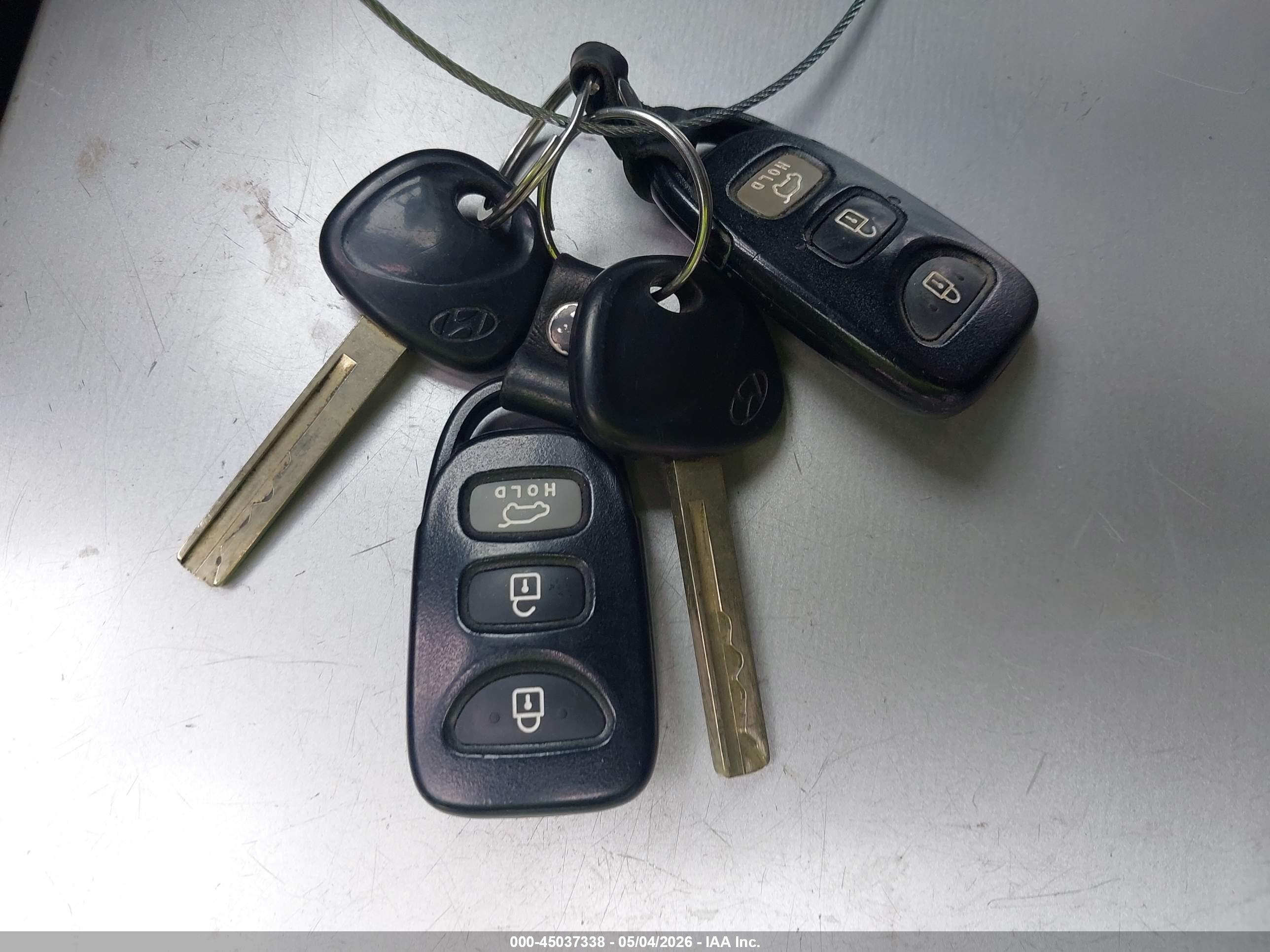 HYUNDAI VELOSTER image 11
