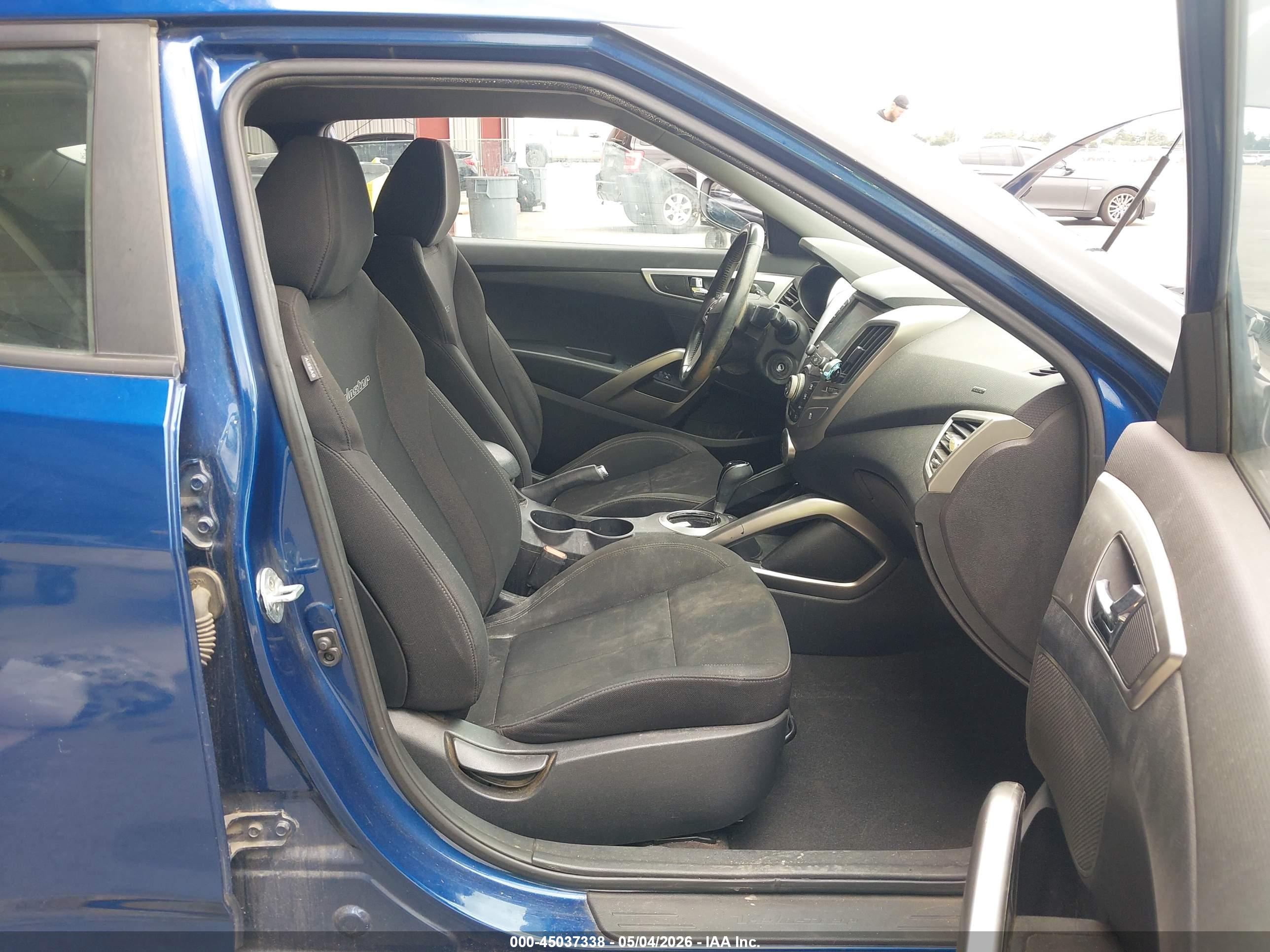 HYUNDAI VELOSTER image 5