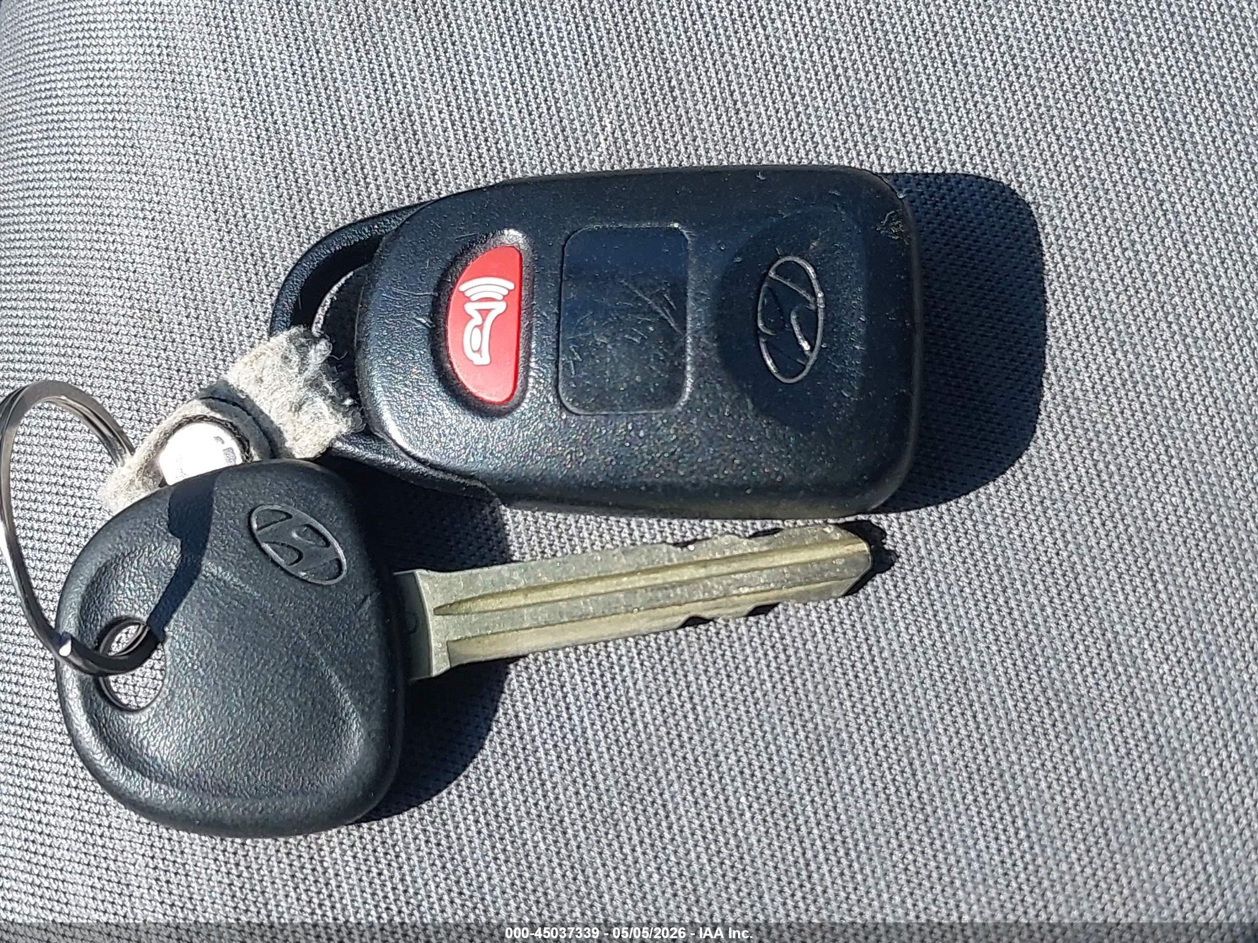 HYUNDAI ELANTRA image 11