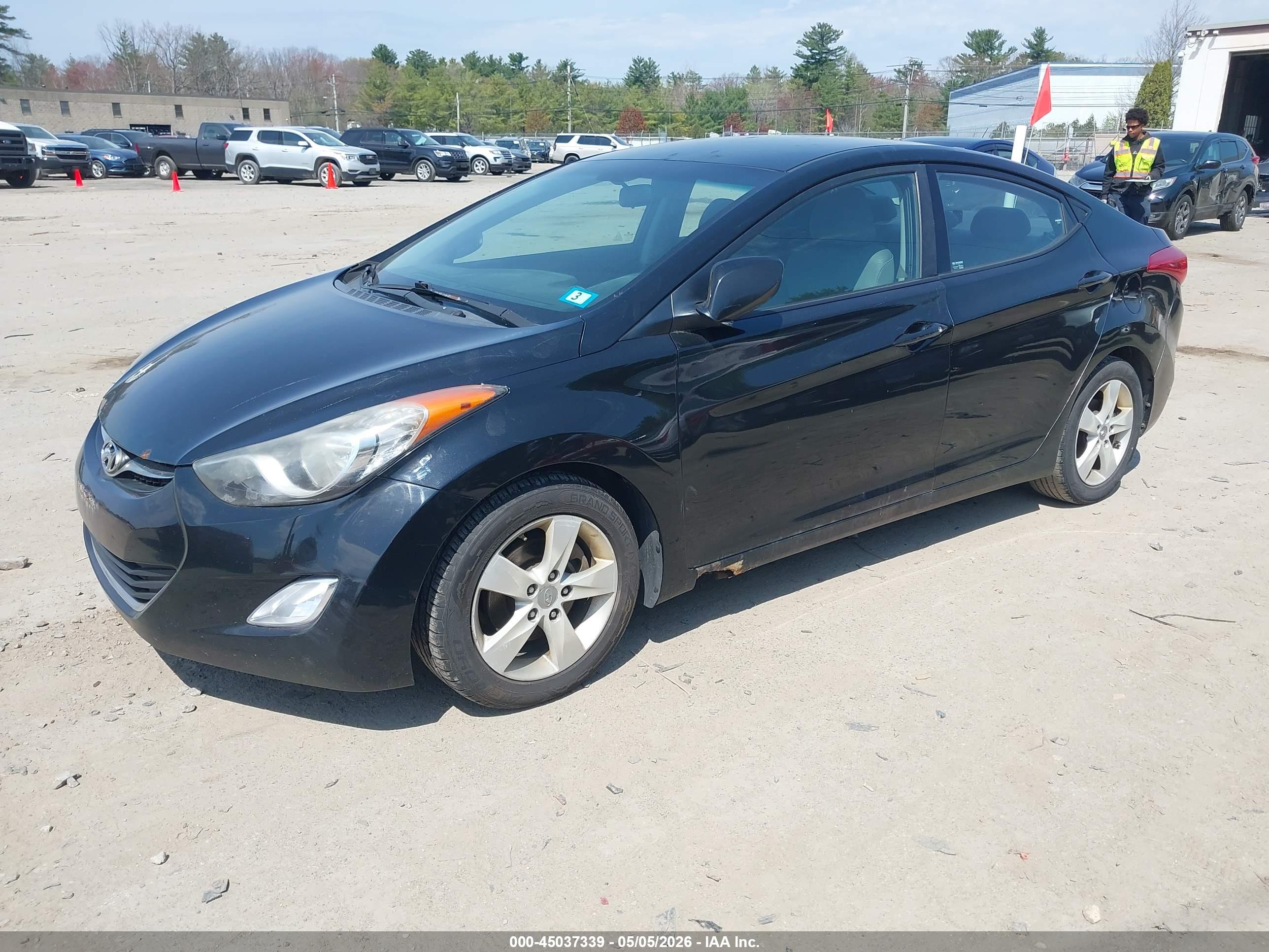 HYUNDAI ELANTRA image 2