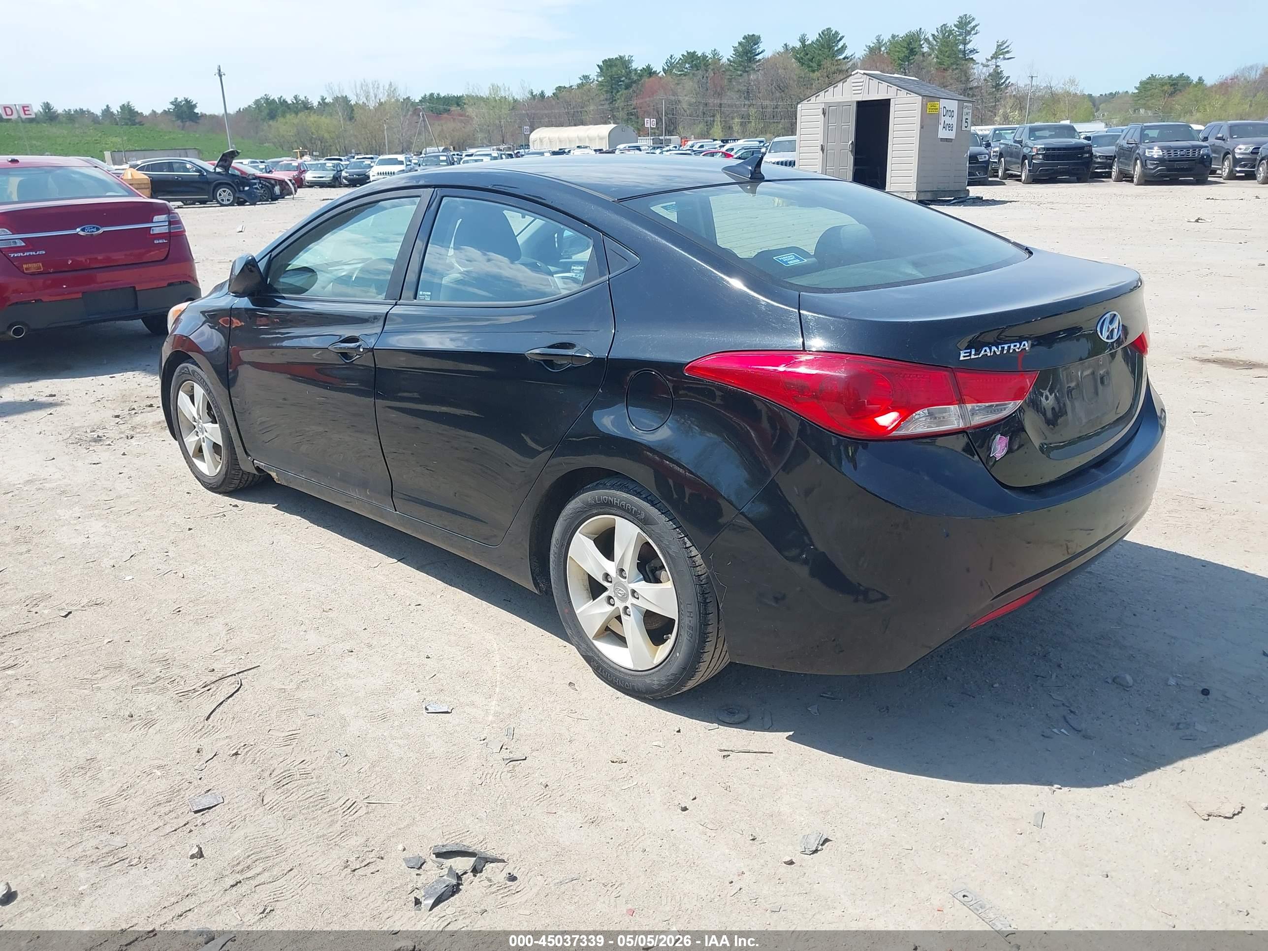HYUNDAI ELANTRA image 3