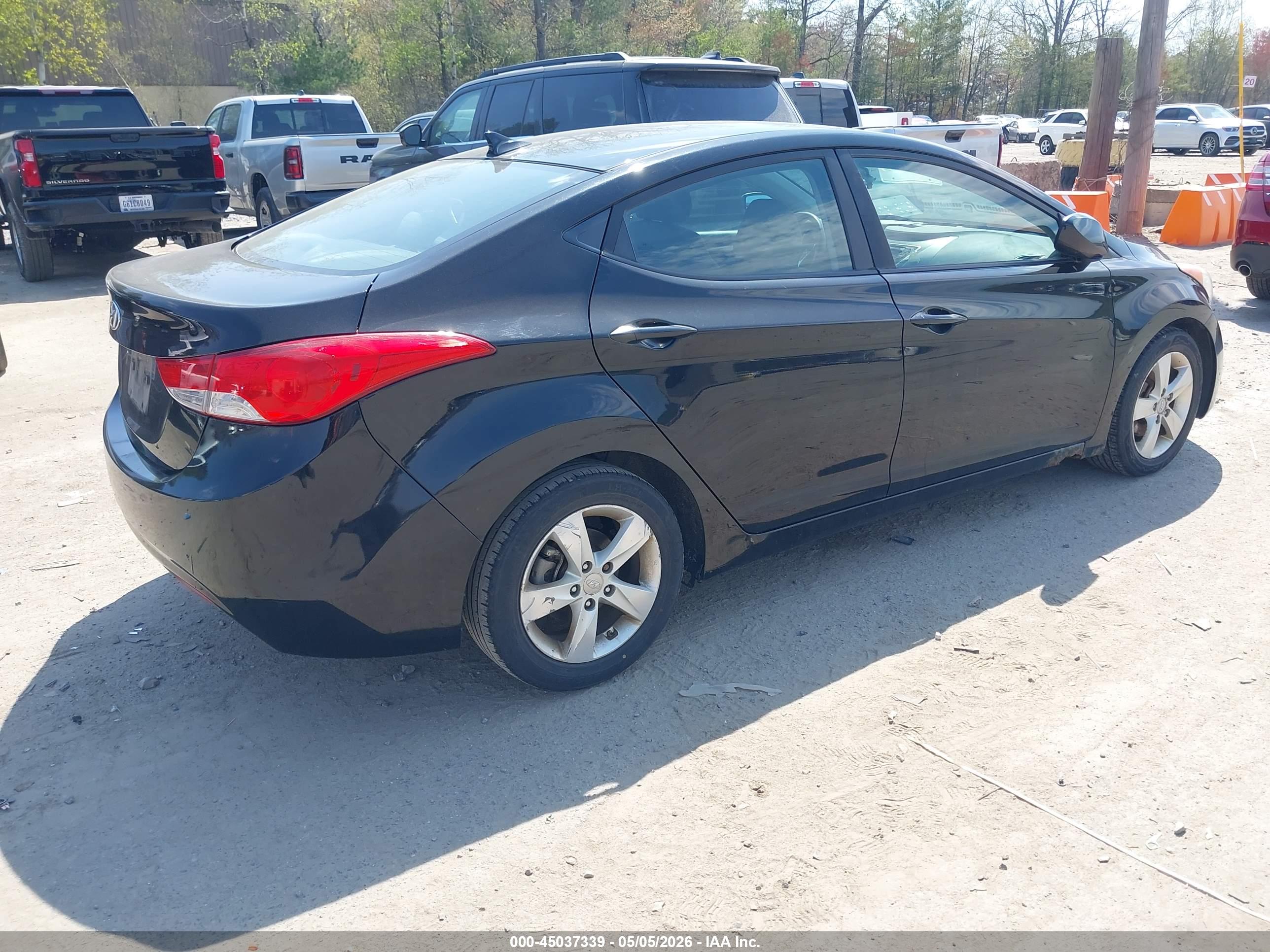 HYUNDAI ELANTRA image 4